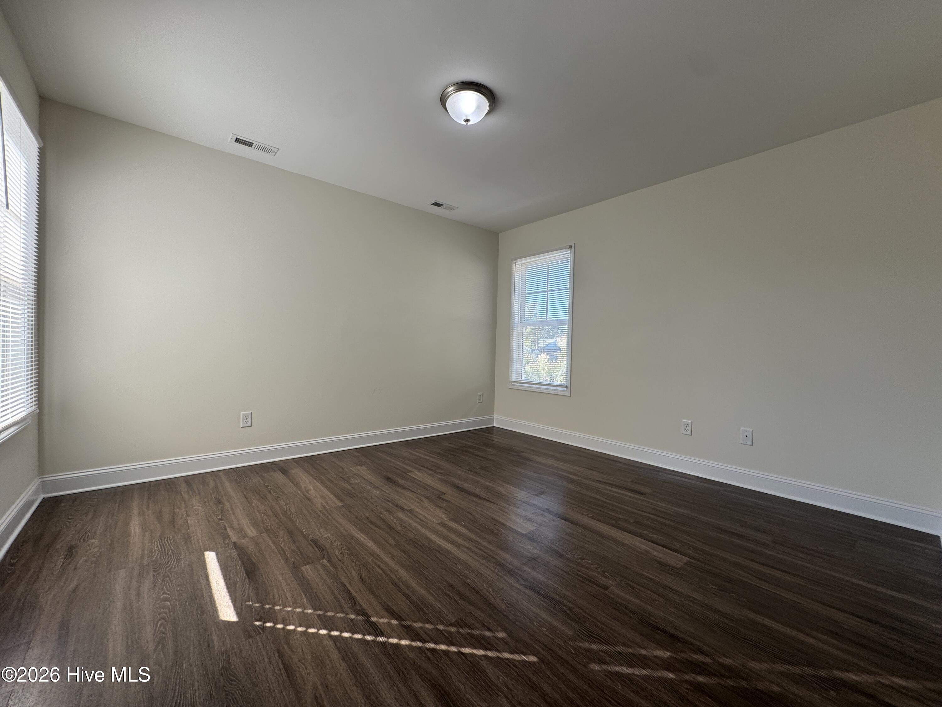 100568244 | Photo 14