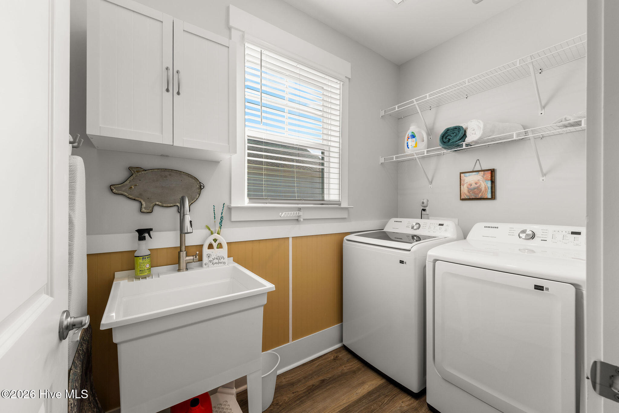 100554003 | Photo 31