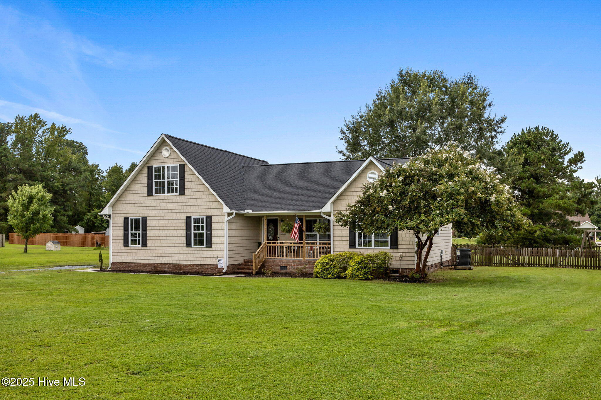 313 Oakmont Drive, Hampstead, NC 28443 – photo 3: 3-web-or-mls-IMG_2394