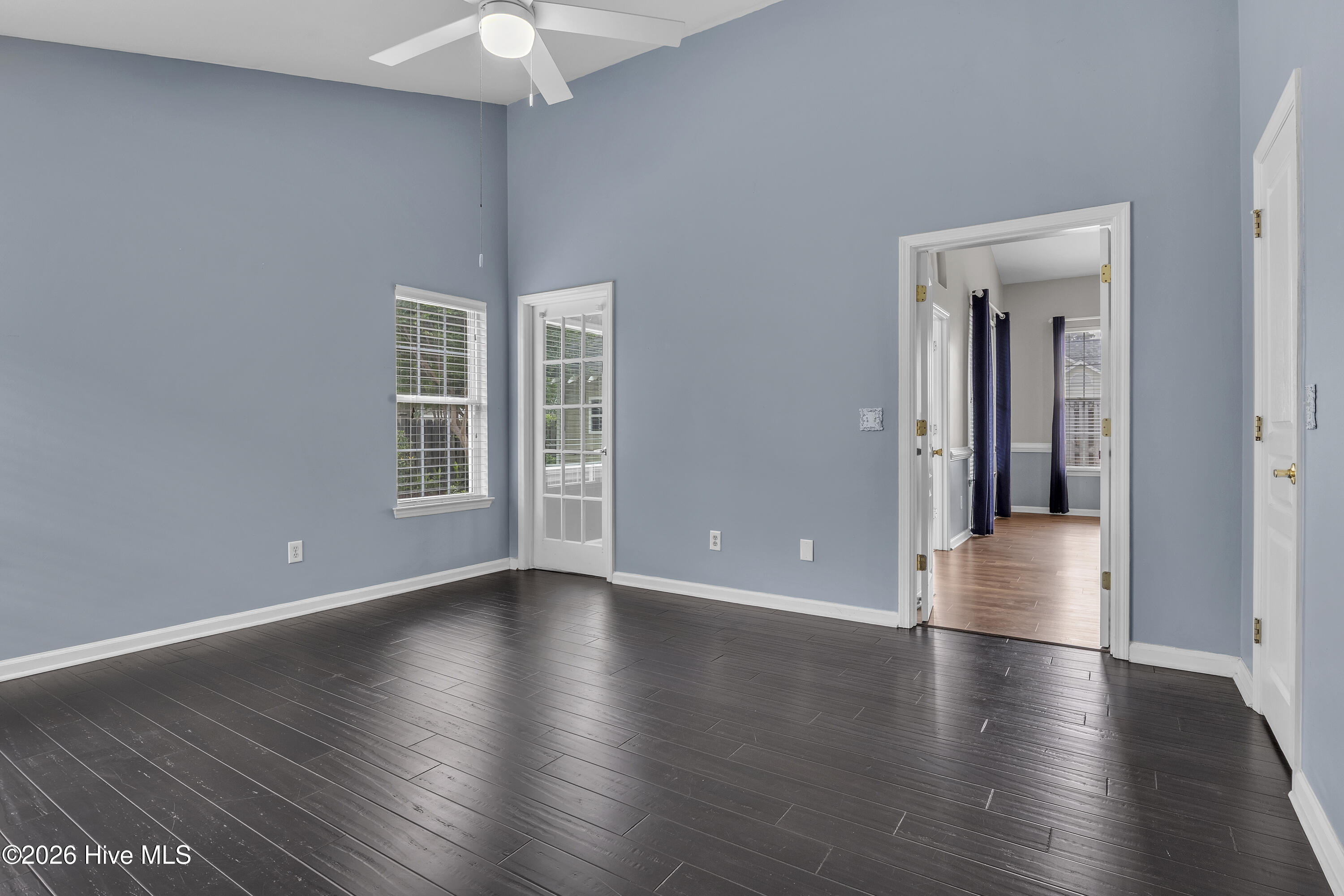 100560677 | Photo 19