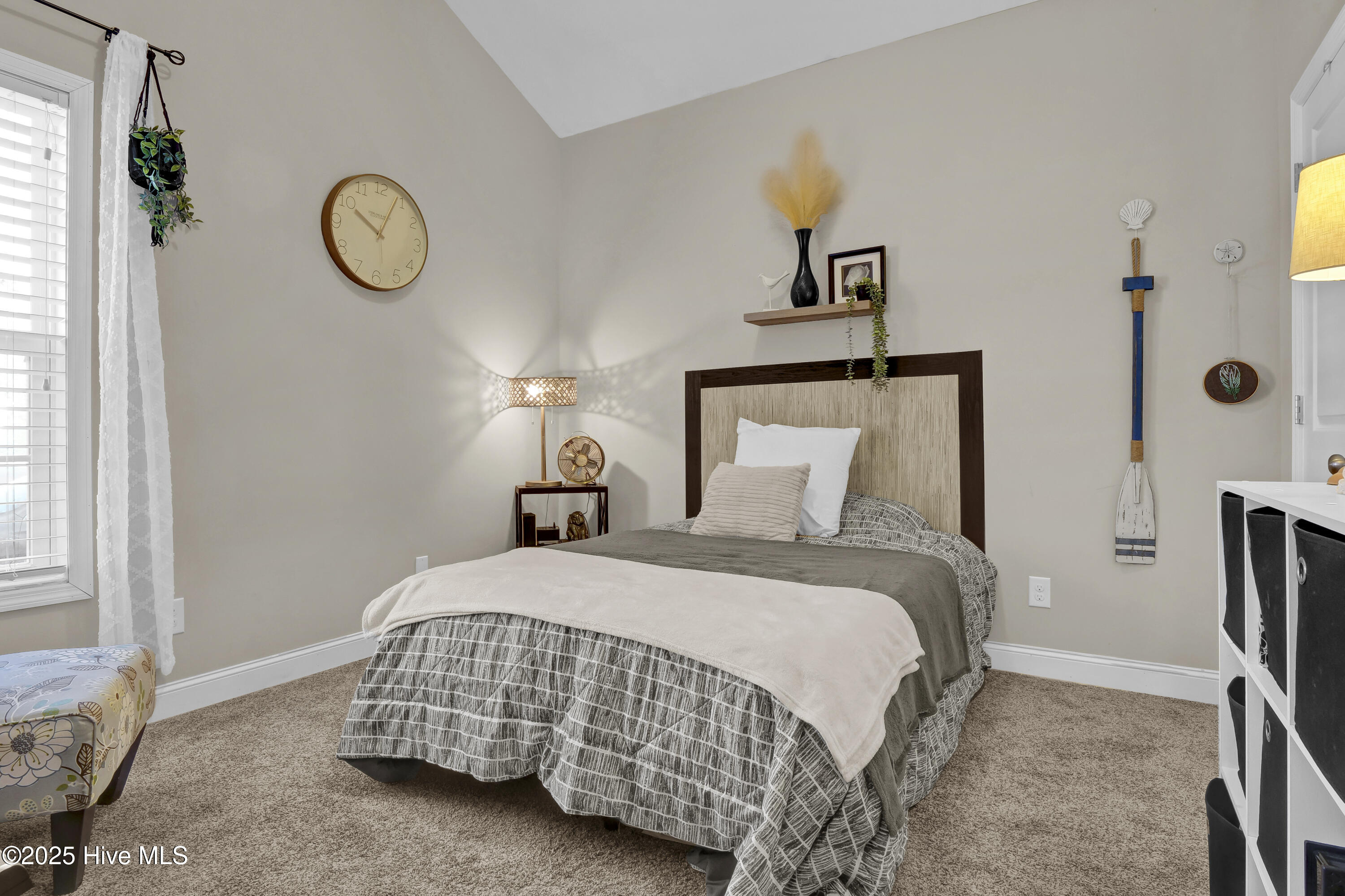 100541385 | Photo 24