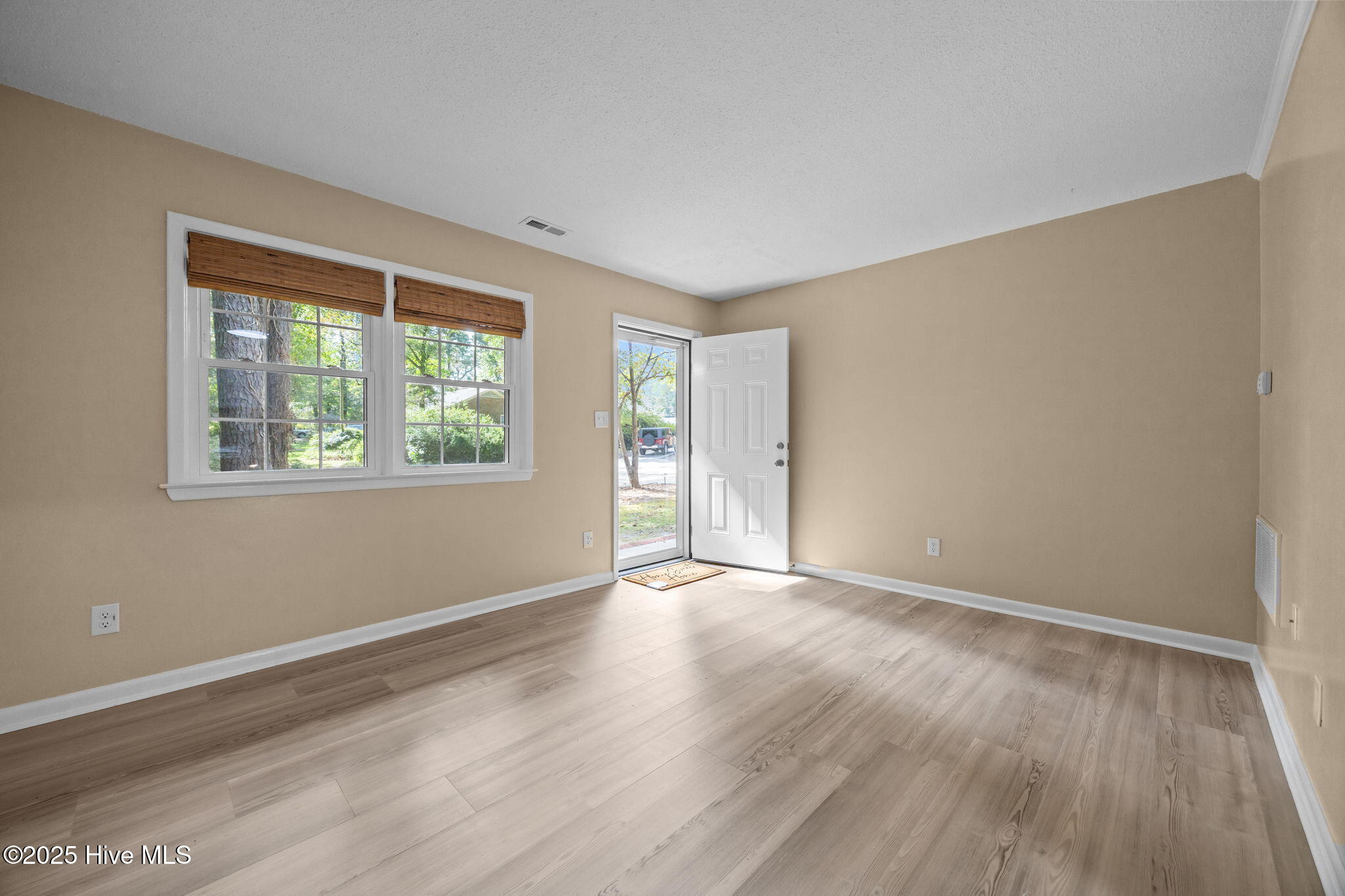 9-web-or-mls-1190 Gould Rd Unit4 15