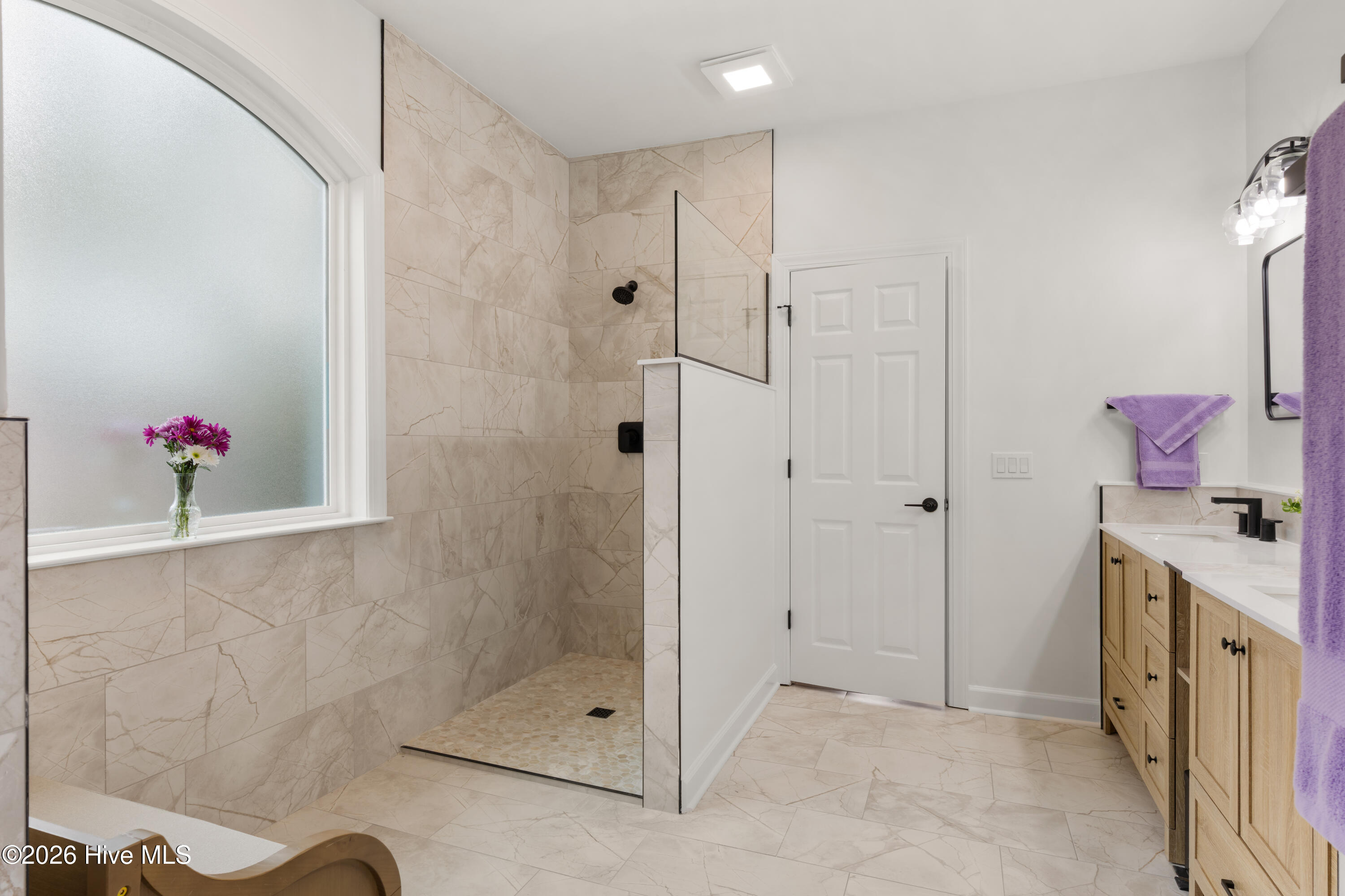 100555954 | Photo 38