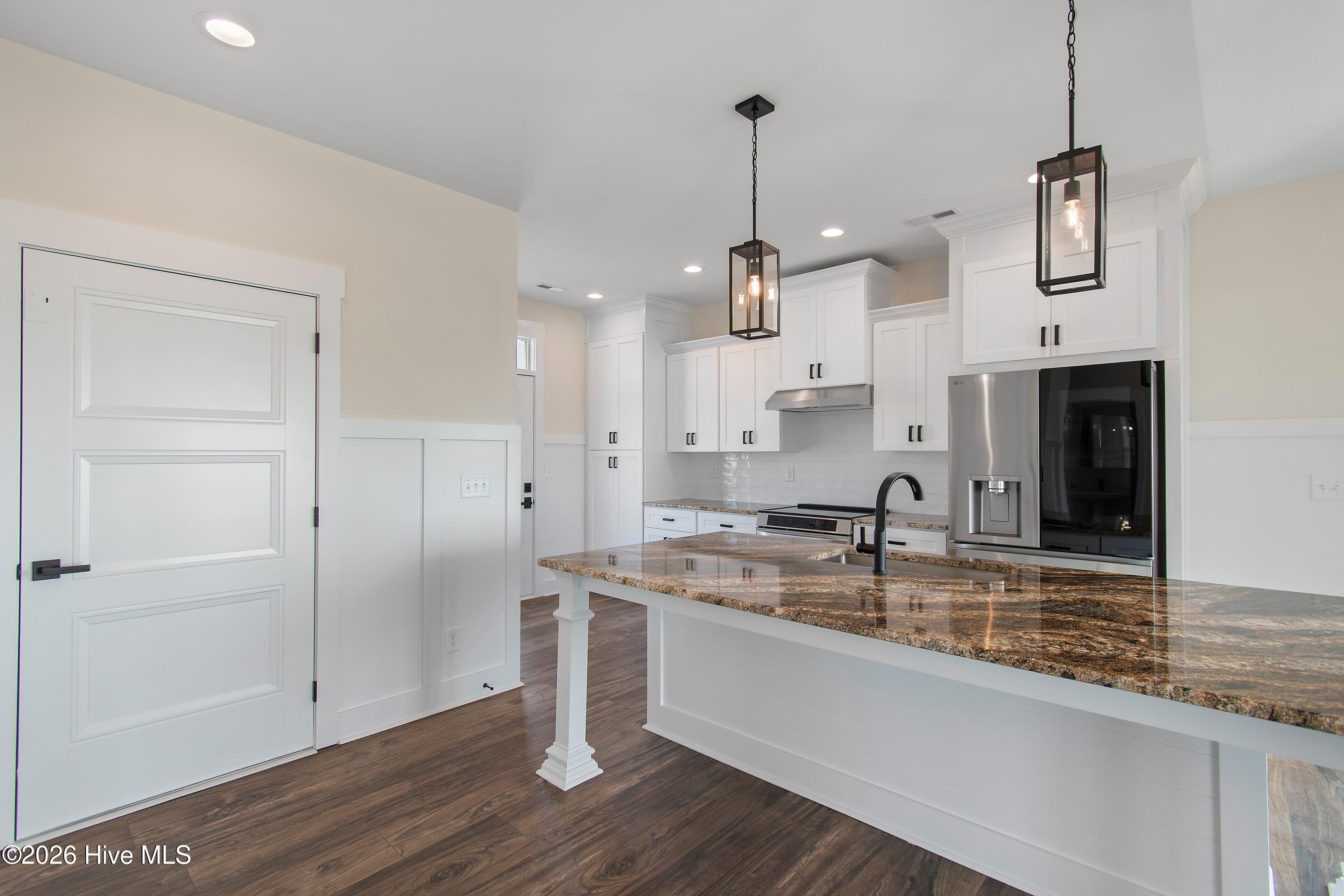 100525710 | Photo 12