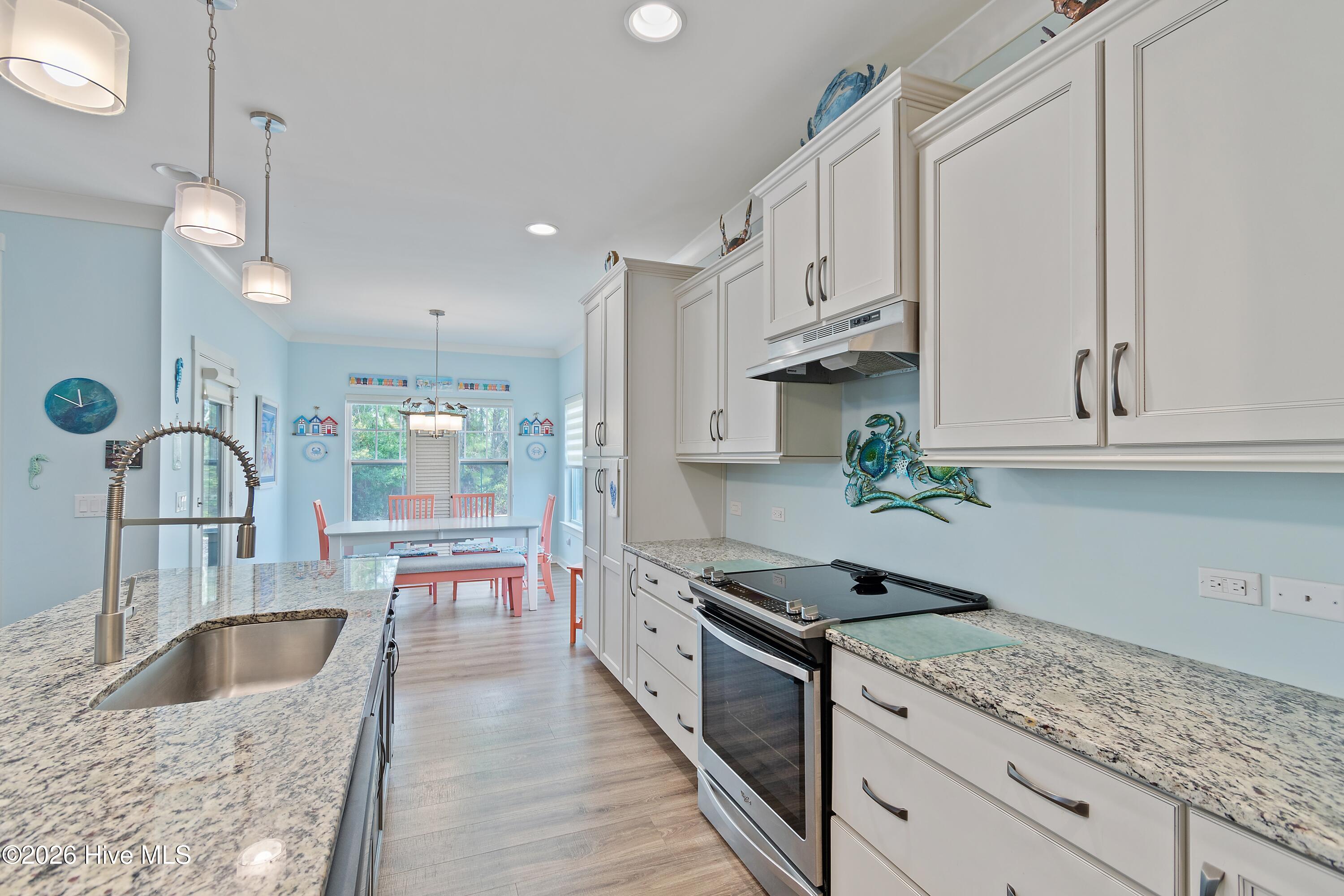 100557254 | Photo 18