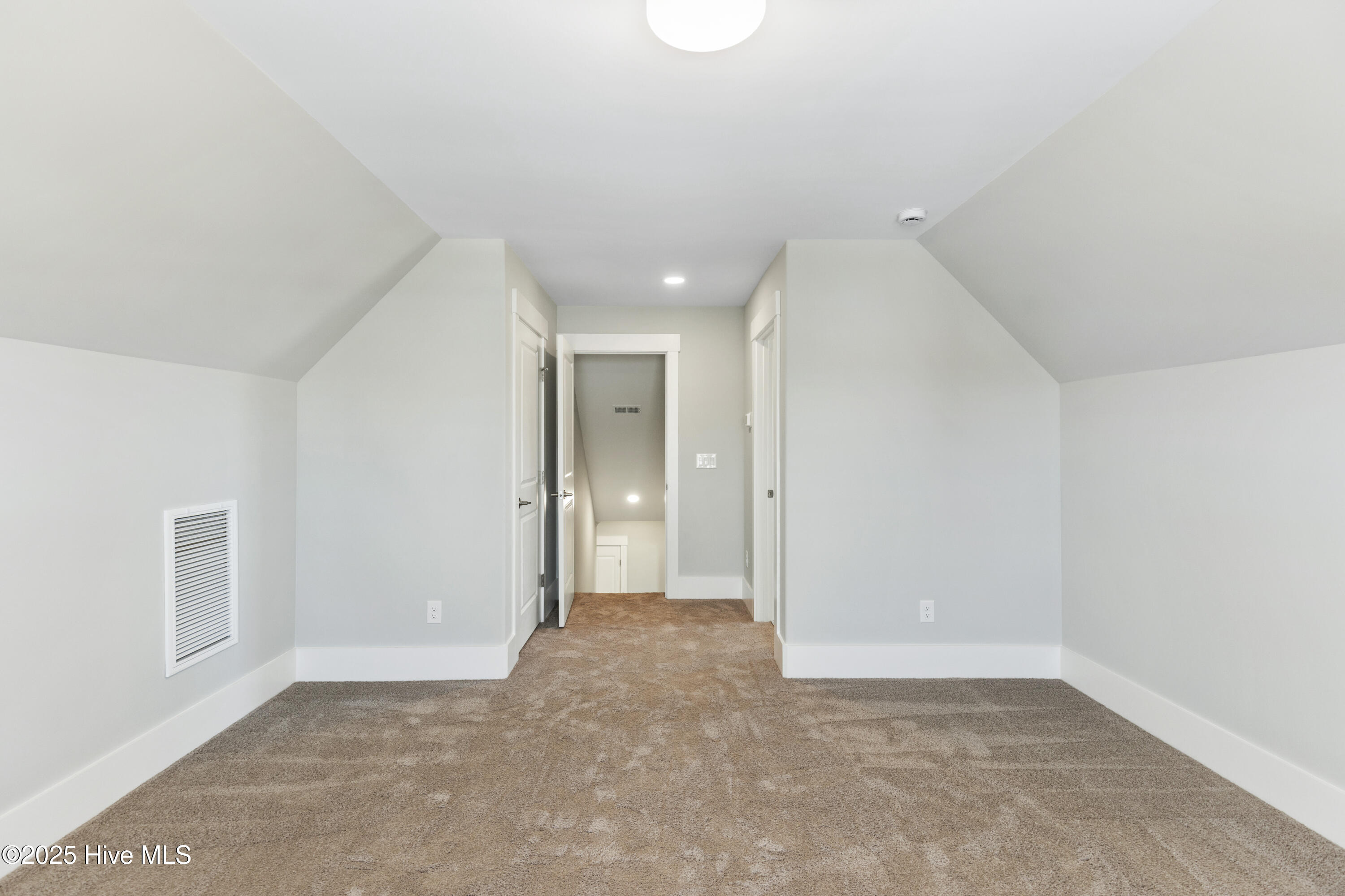 100557936 | Photo 31