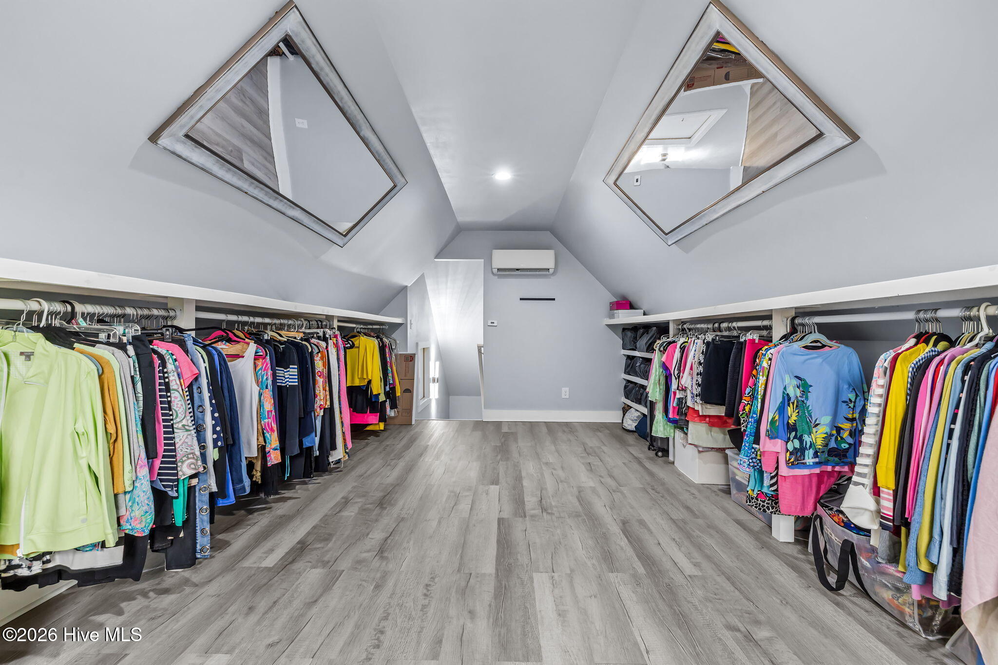 100549021 | Photo 29