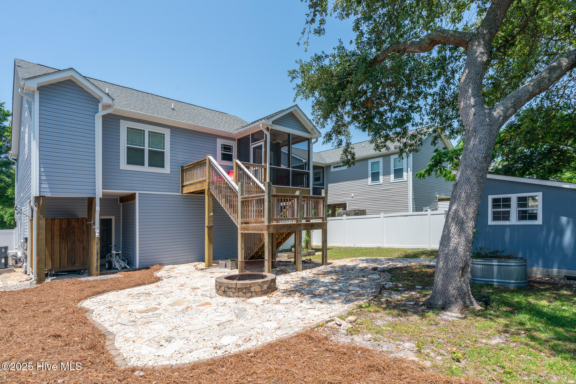 100527640 | Photo 30