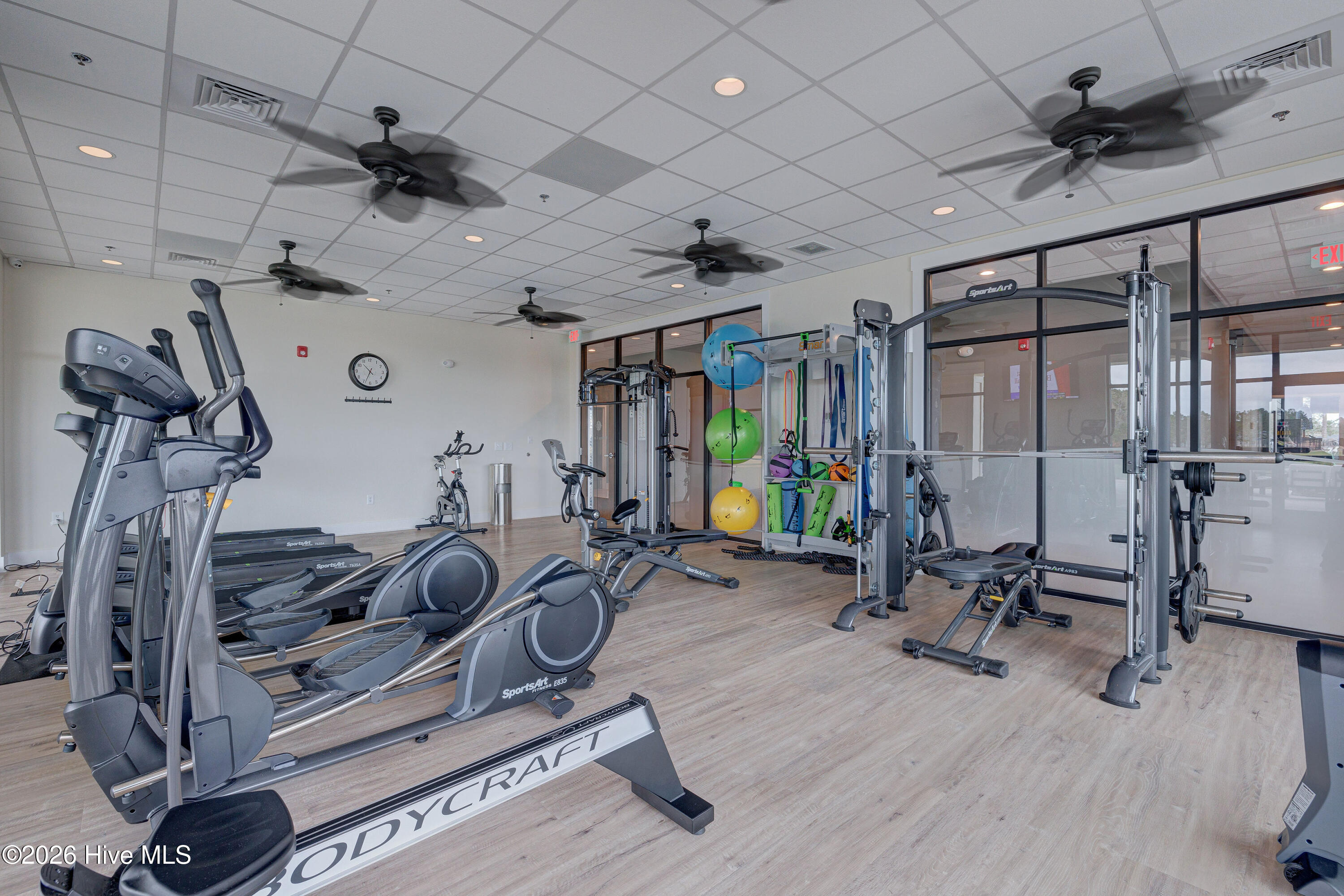 100558232 | Photo 80