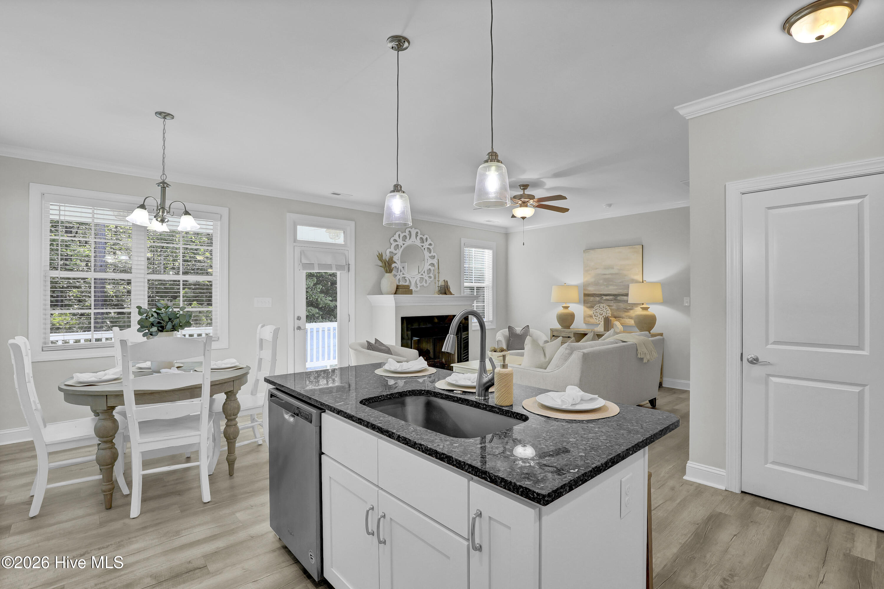 100569069 | Photo 13