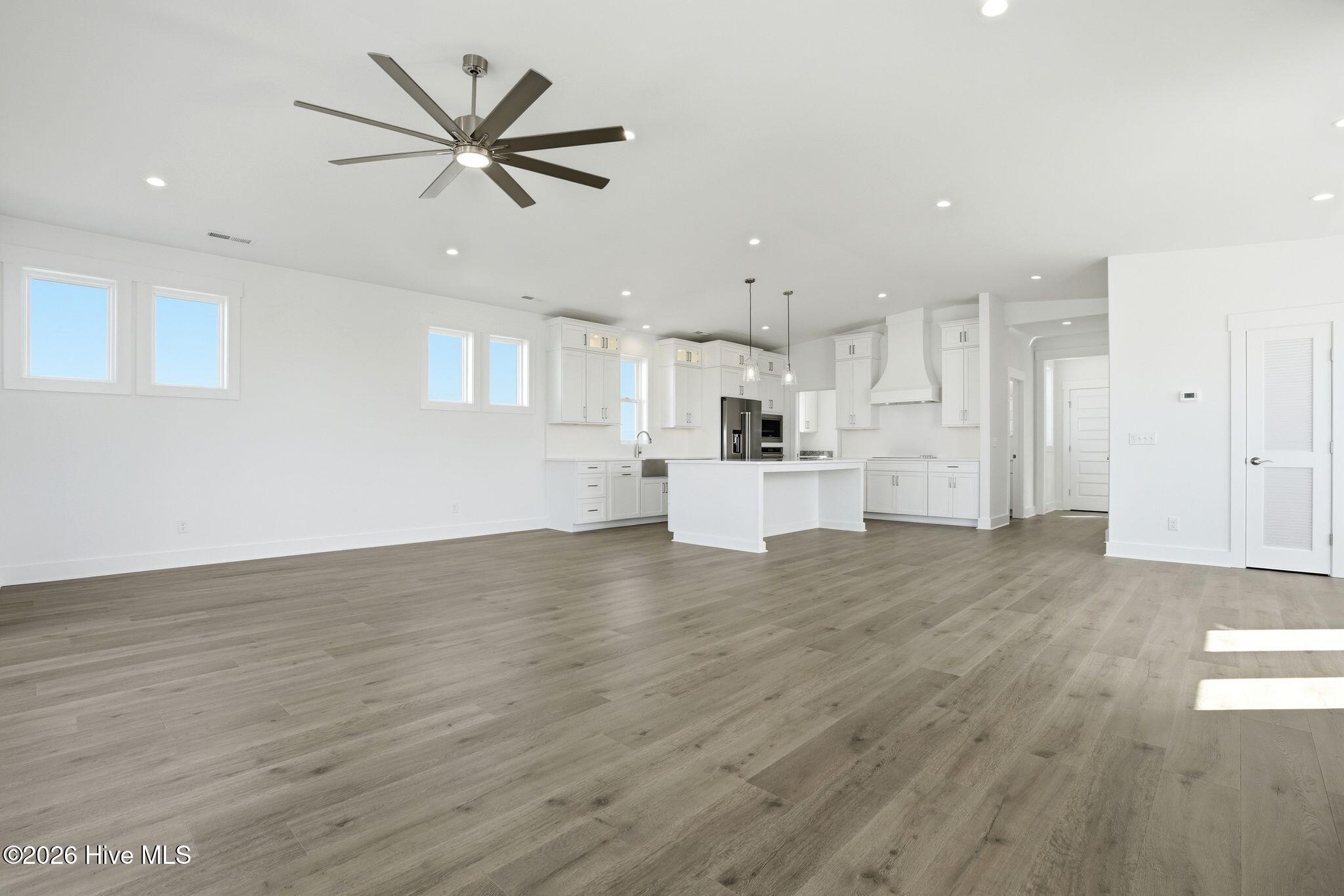 100558491 | Photo 28