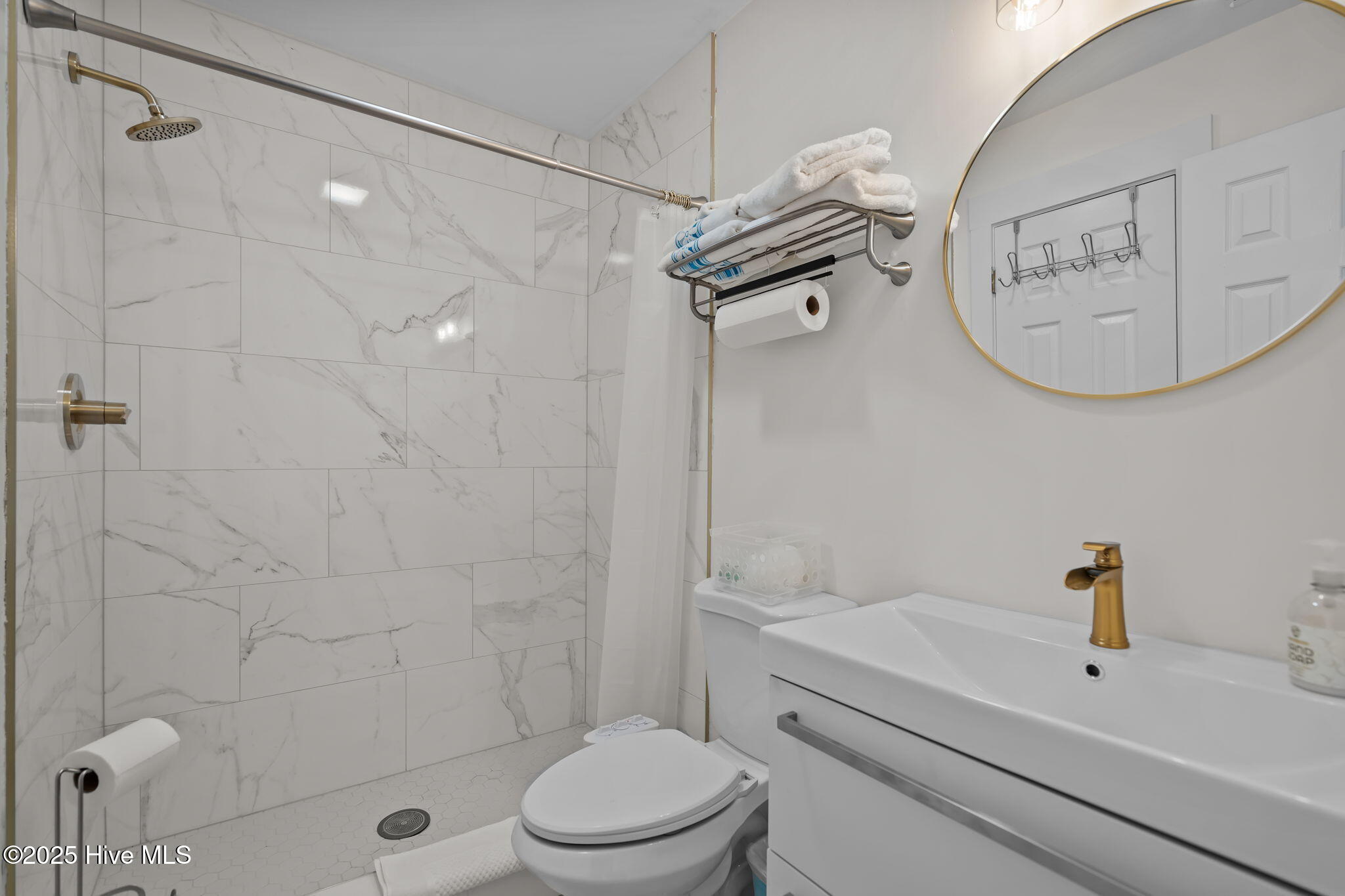 100543916 | Photo 36