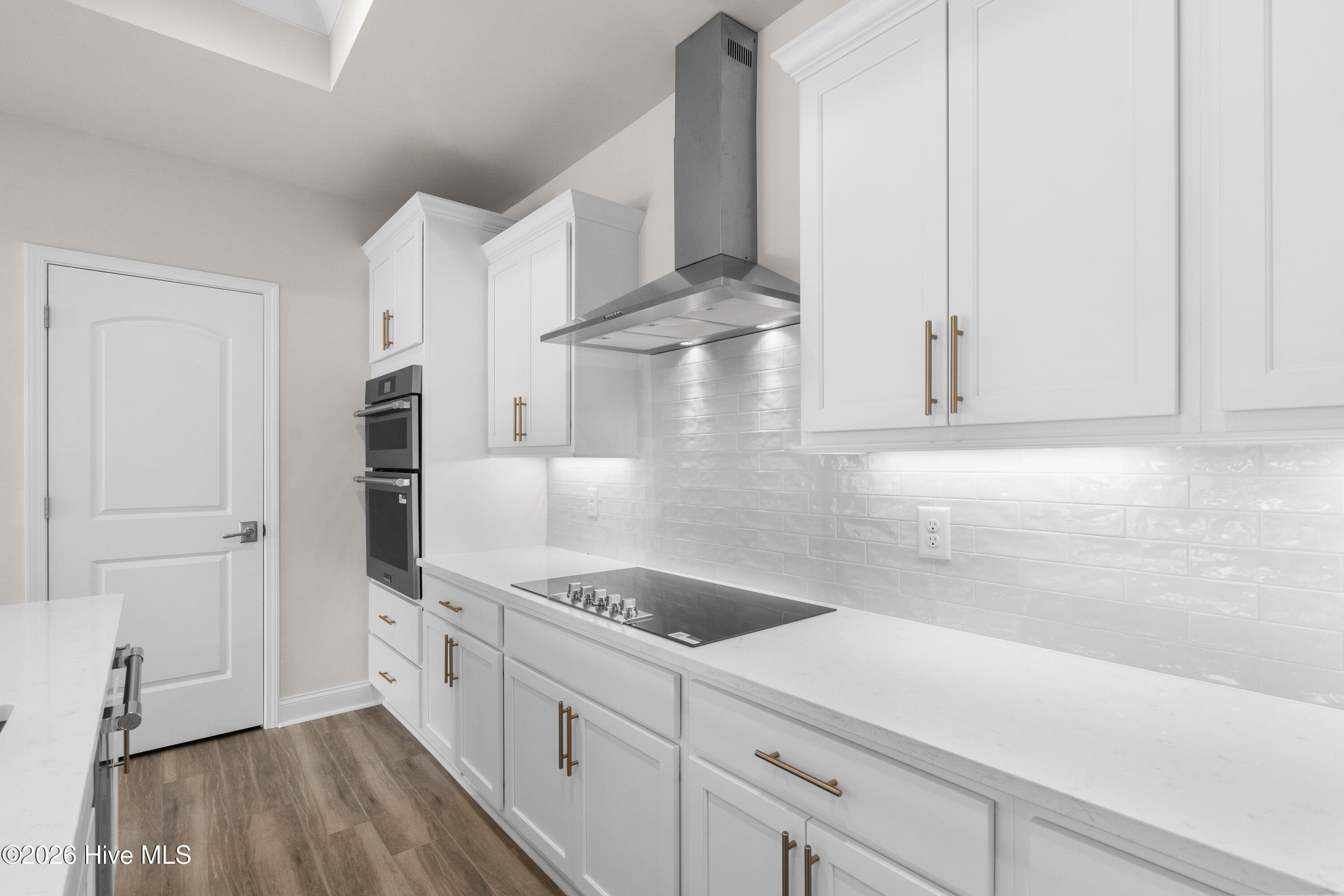 100563444 | Photo 16