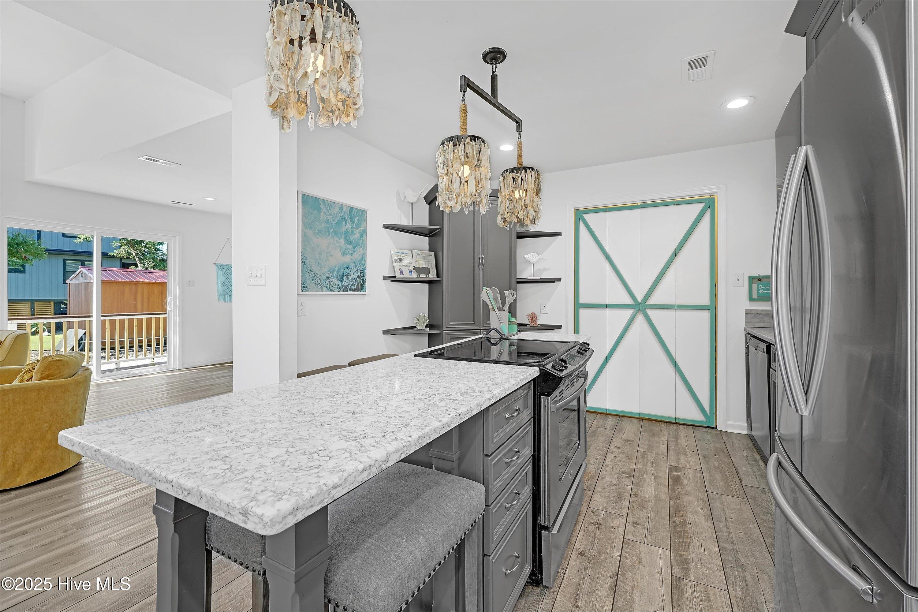 100527837 | Photo 22