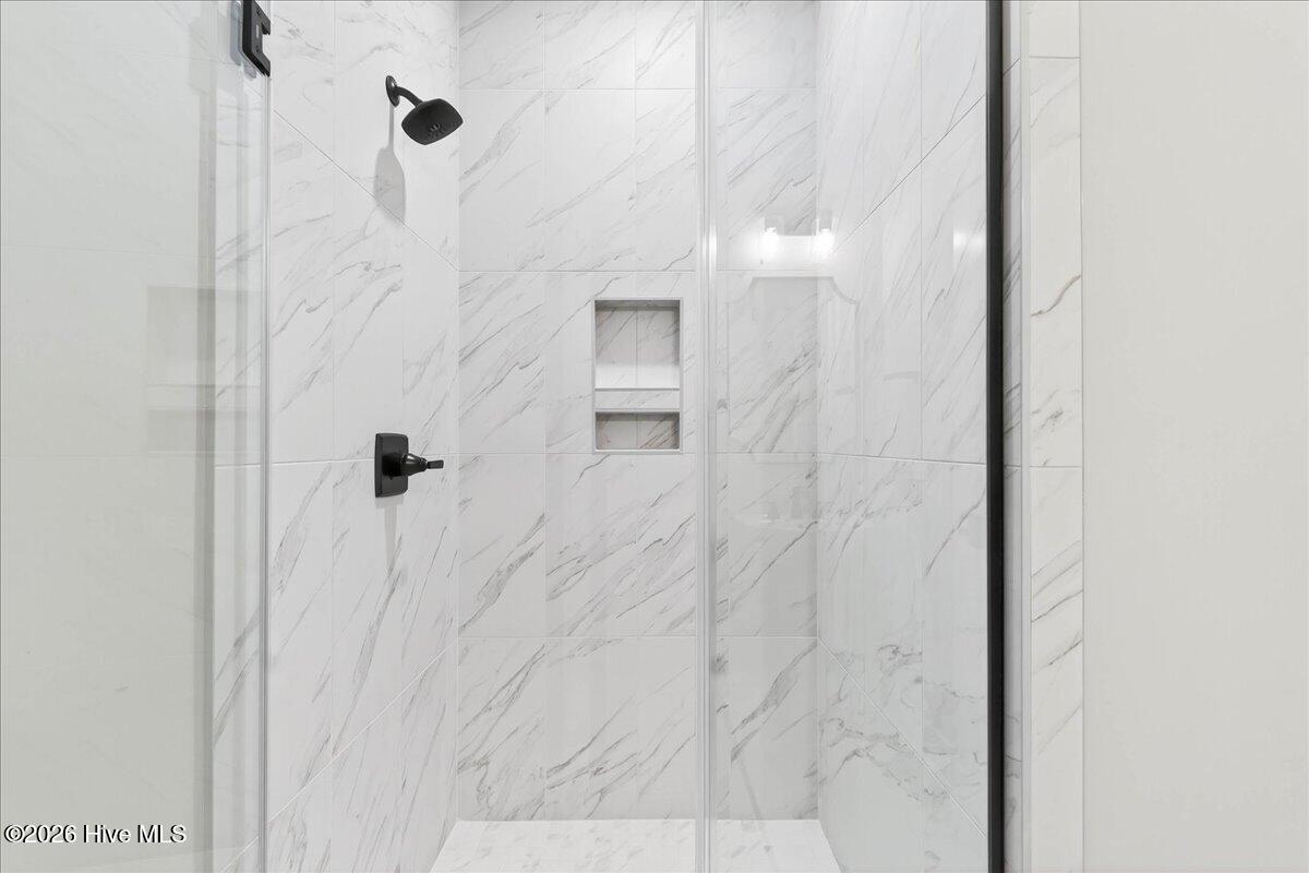 100562322 | Photo 29