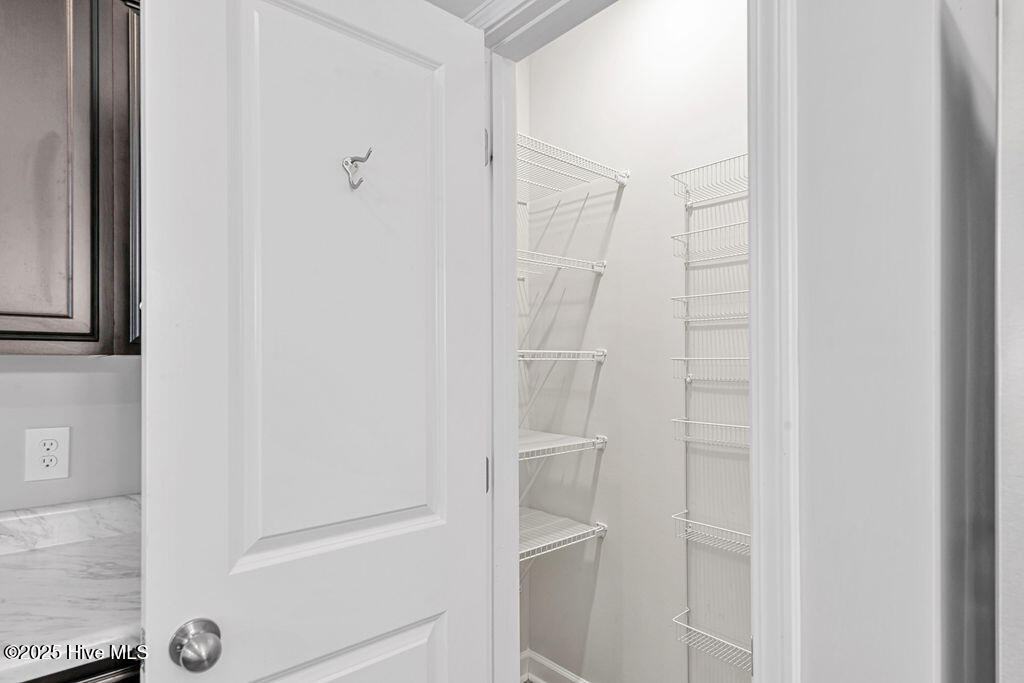 100545435 | Photo 11