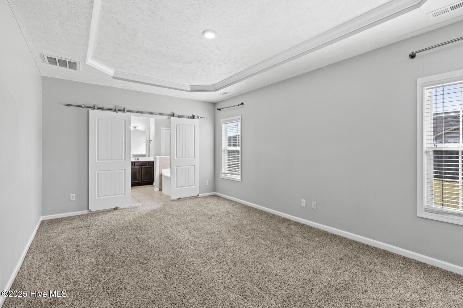 100540100 | Photo 11