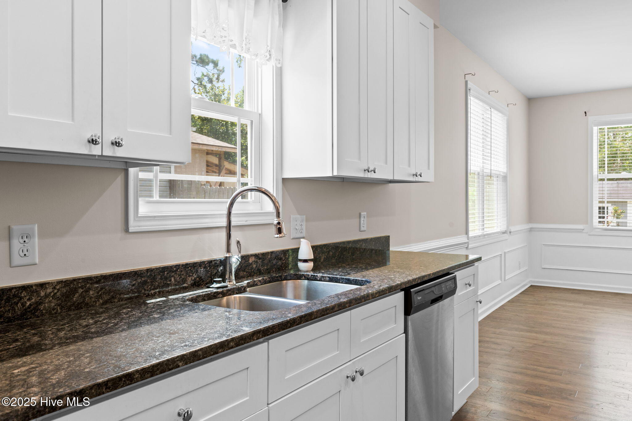 100501996 | Photo 15