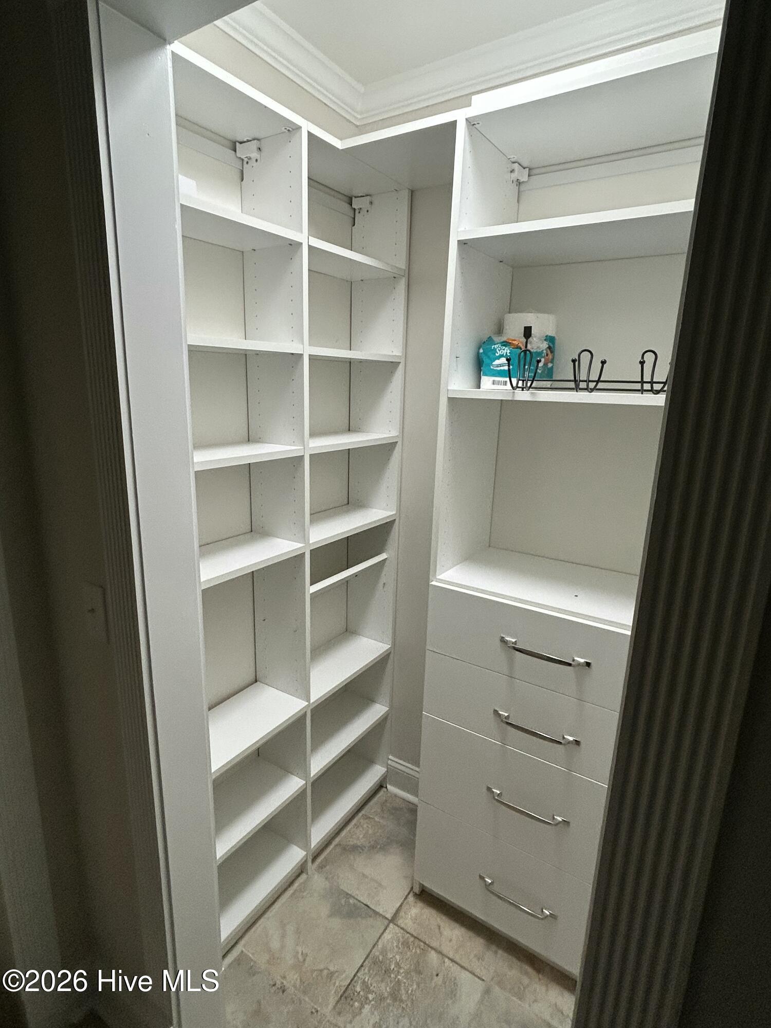 100551775 | Photo 17