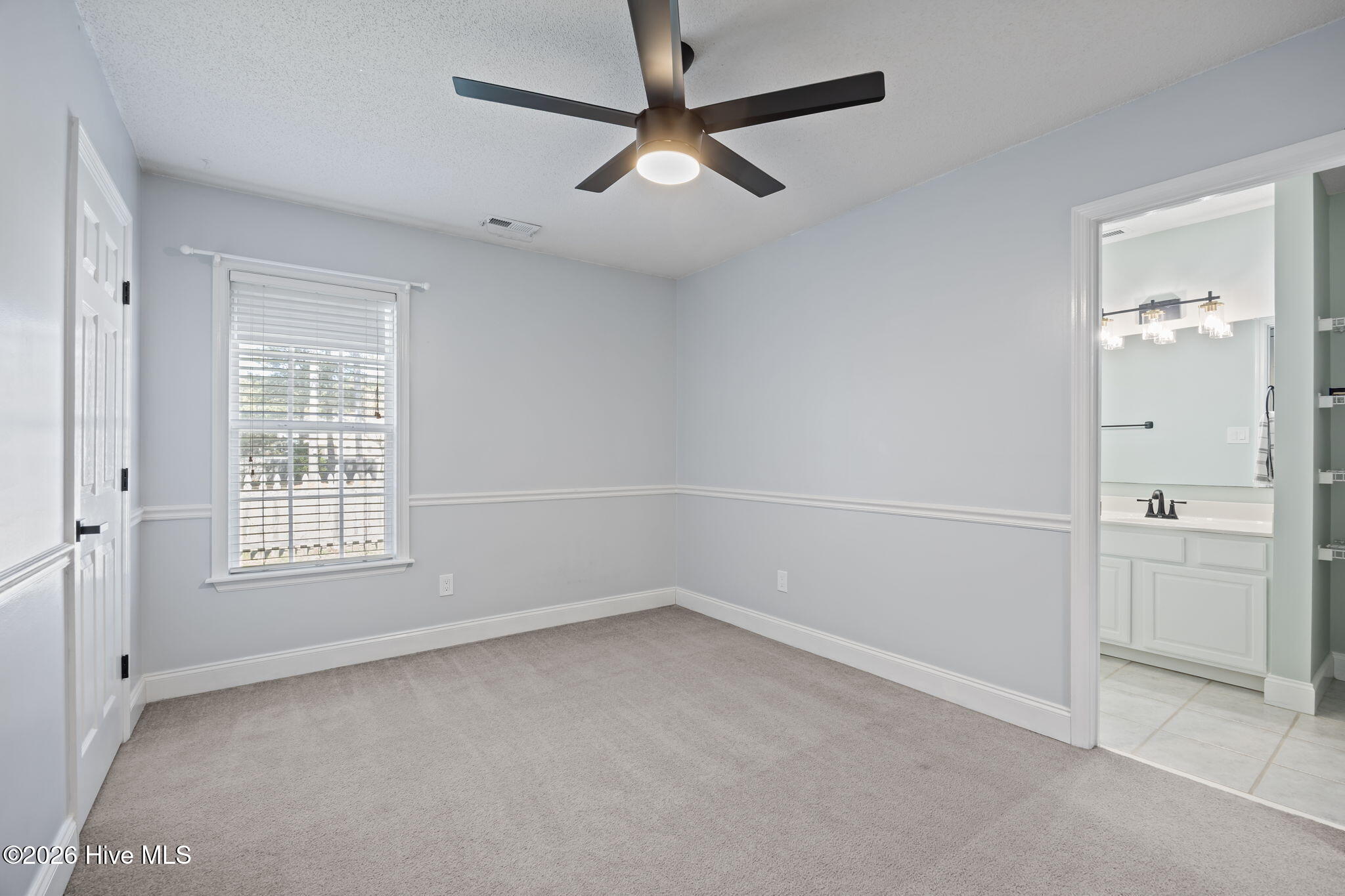 100561724 | Photo 32