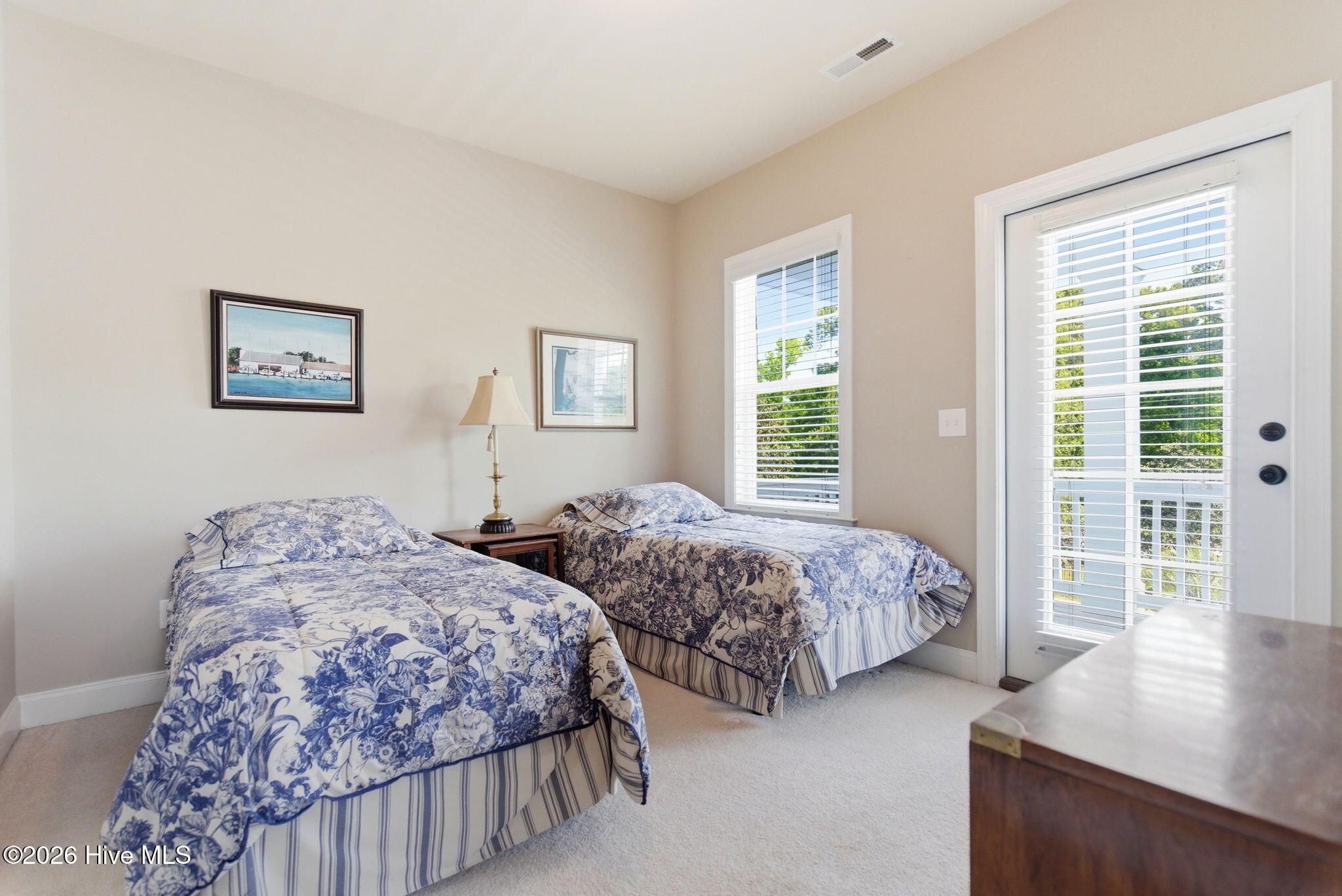 100569700 | Photo 40