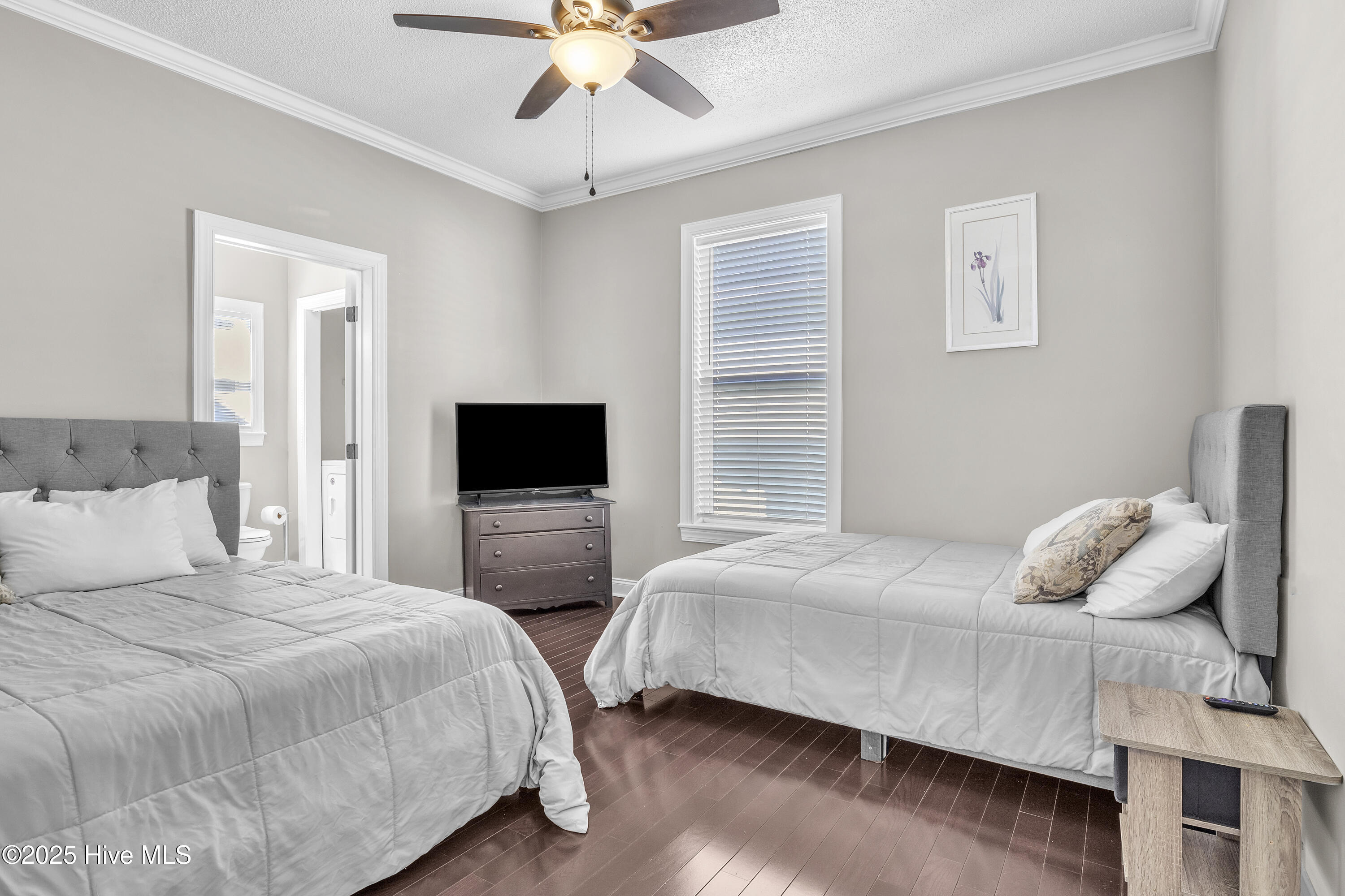 100548856 | Photo 22