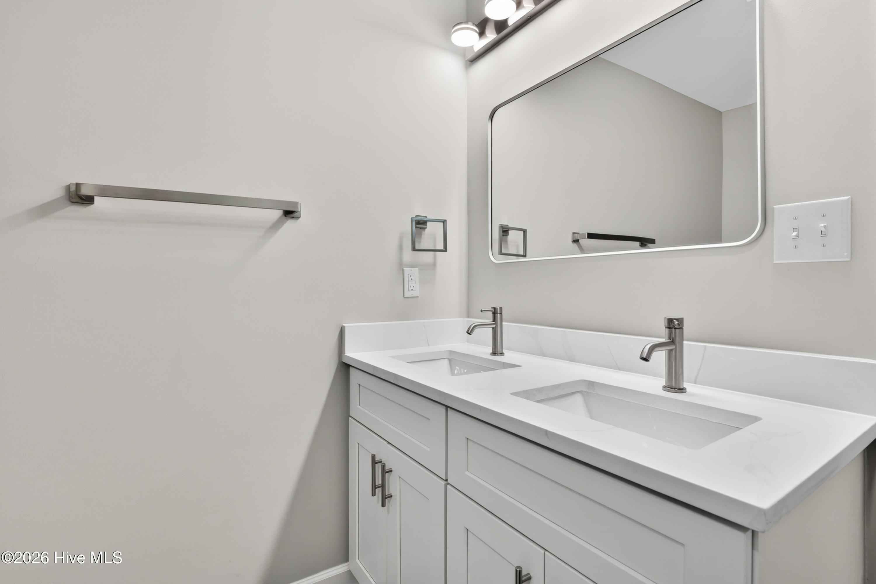 35-513 Hamilton Dr-35