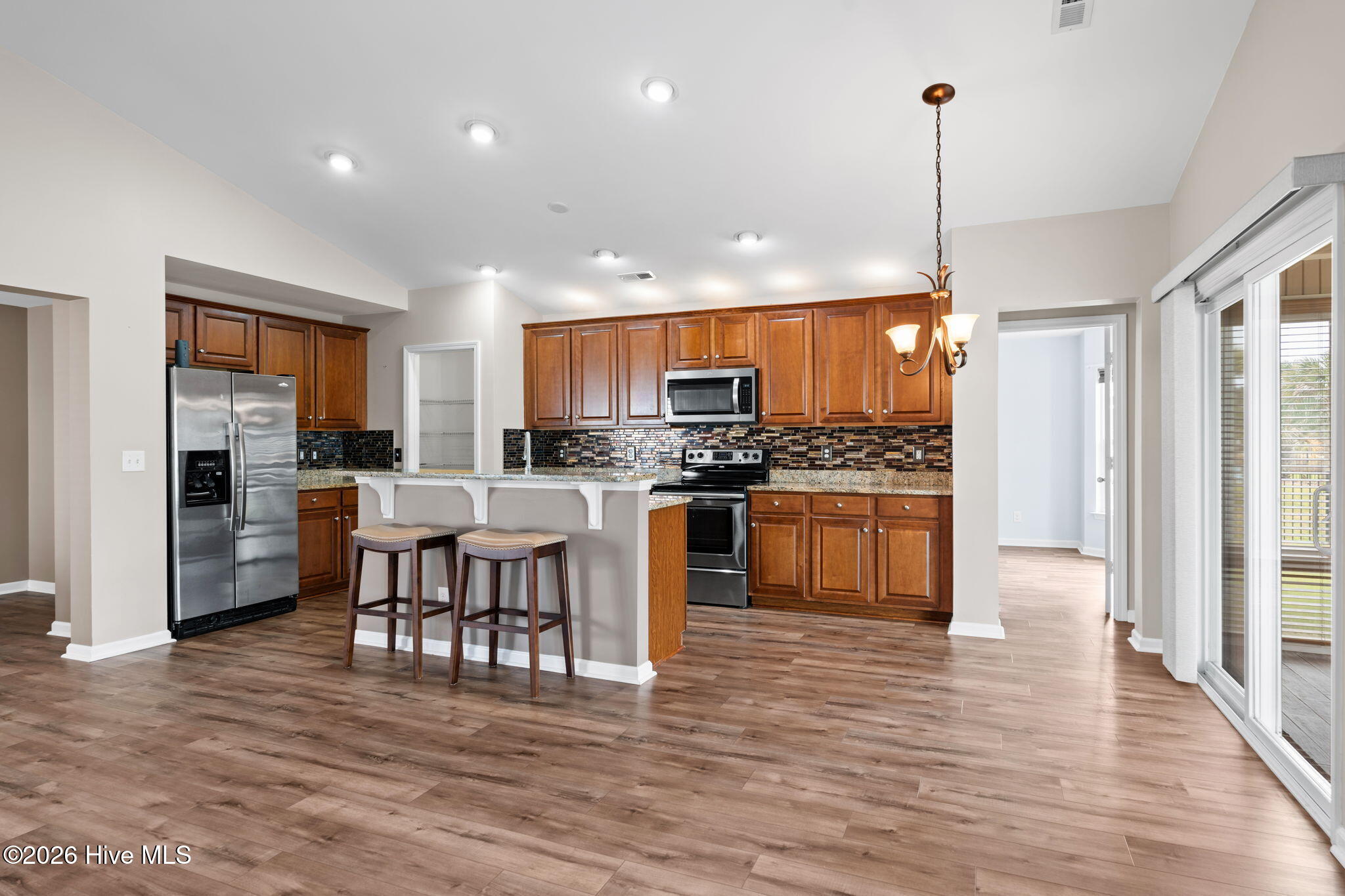 100565577 | Photo 14