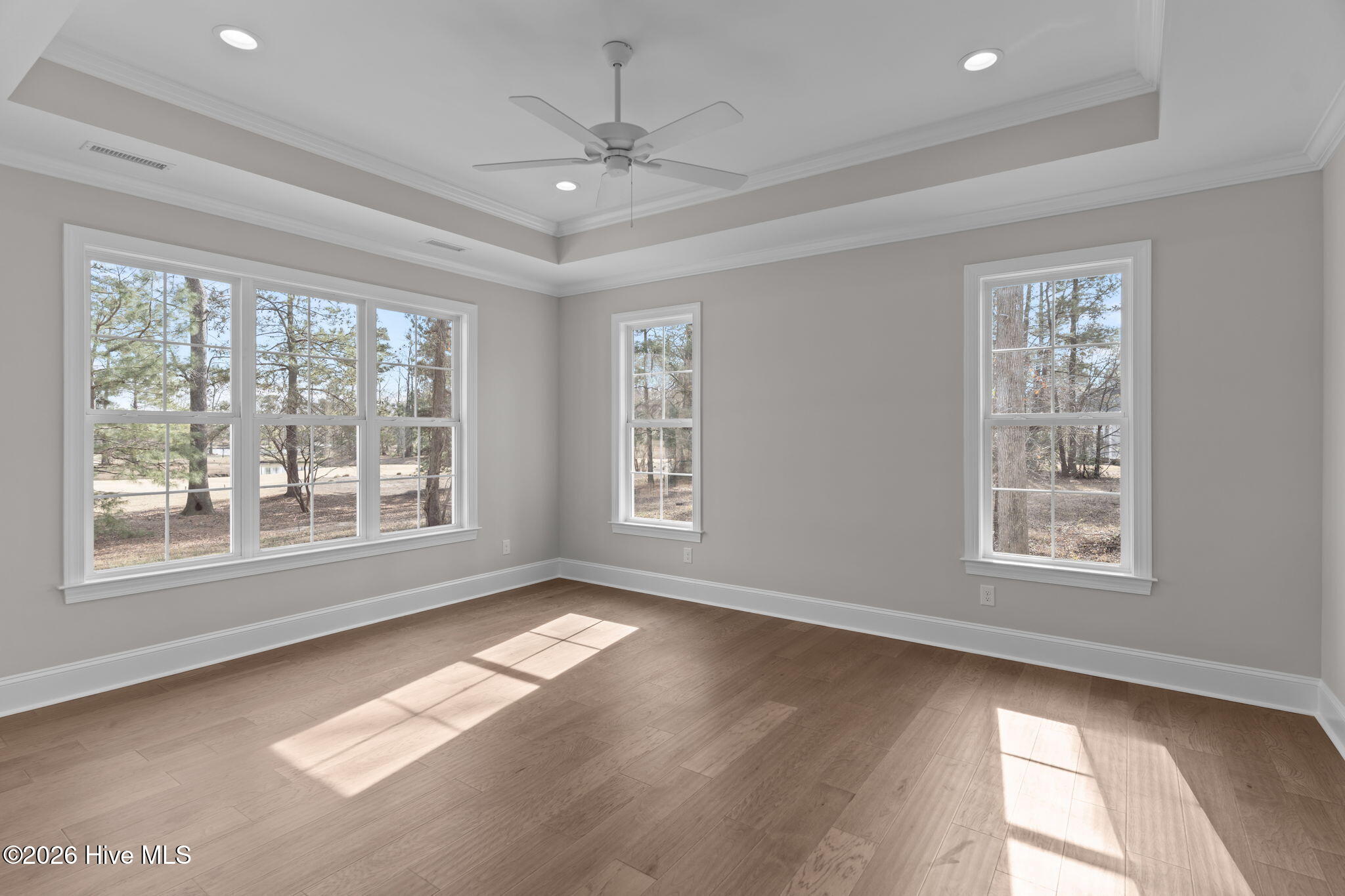 100561847 | Photo 13