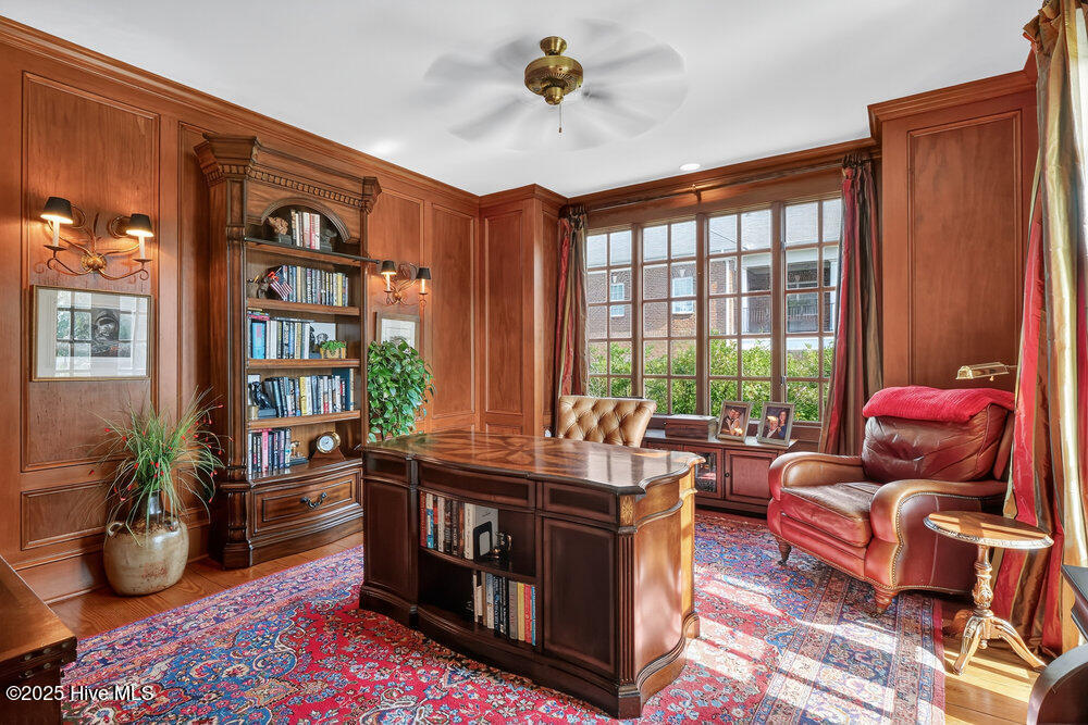 100560338 | Photo 23