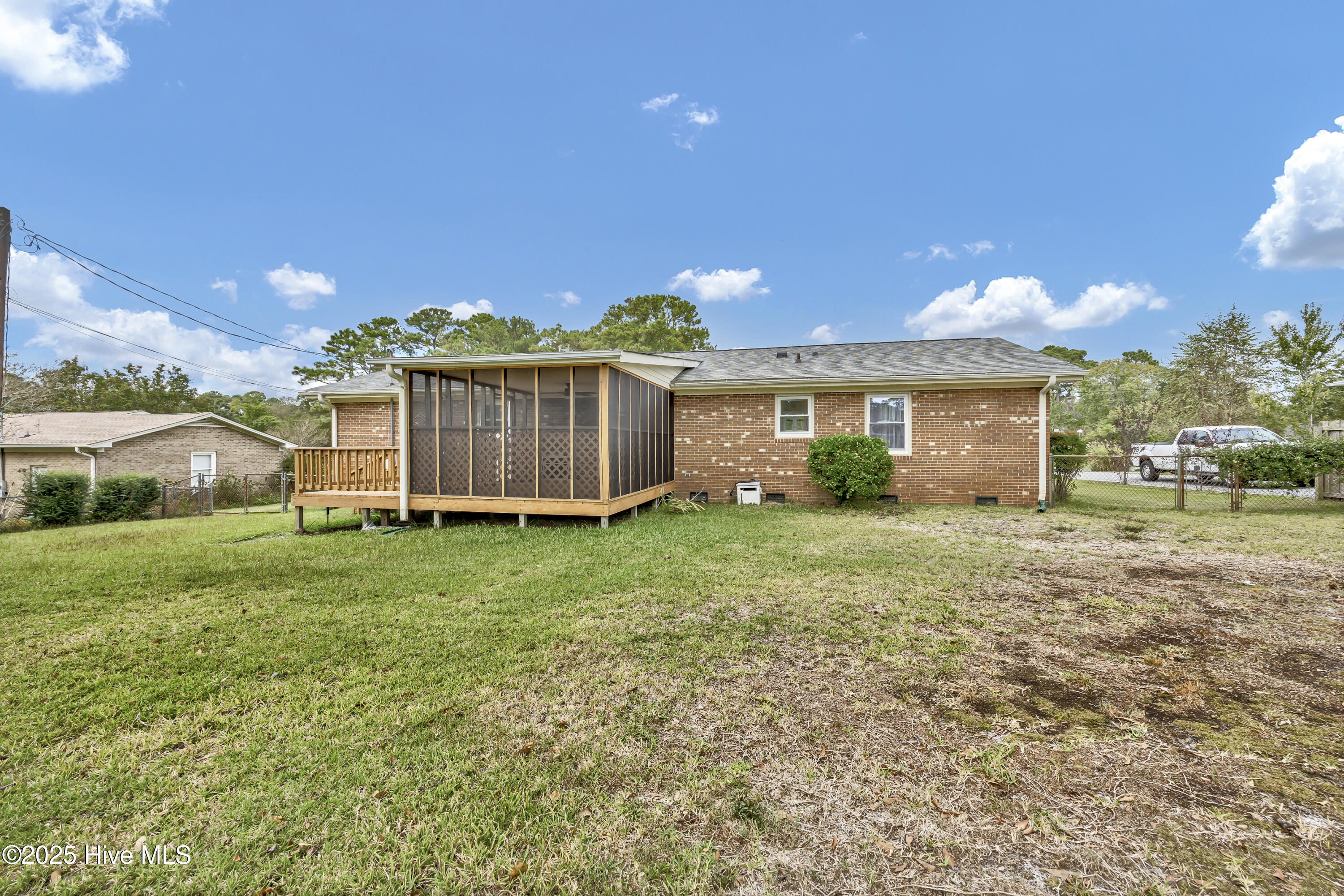 100535040 | Photo 26