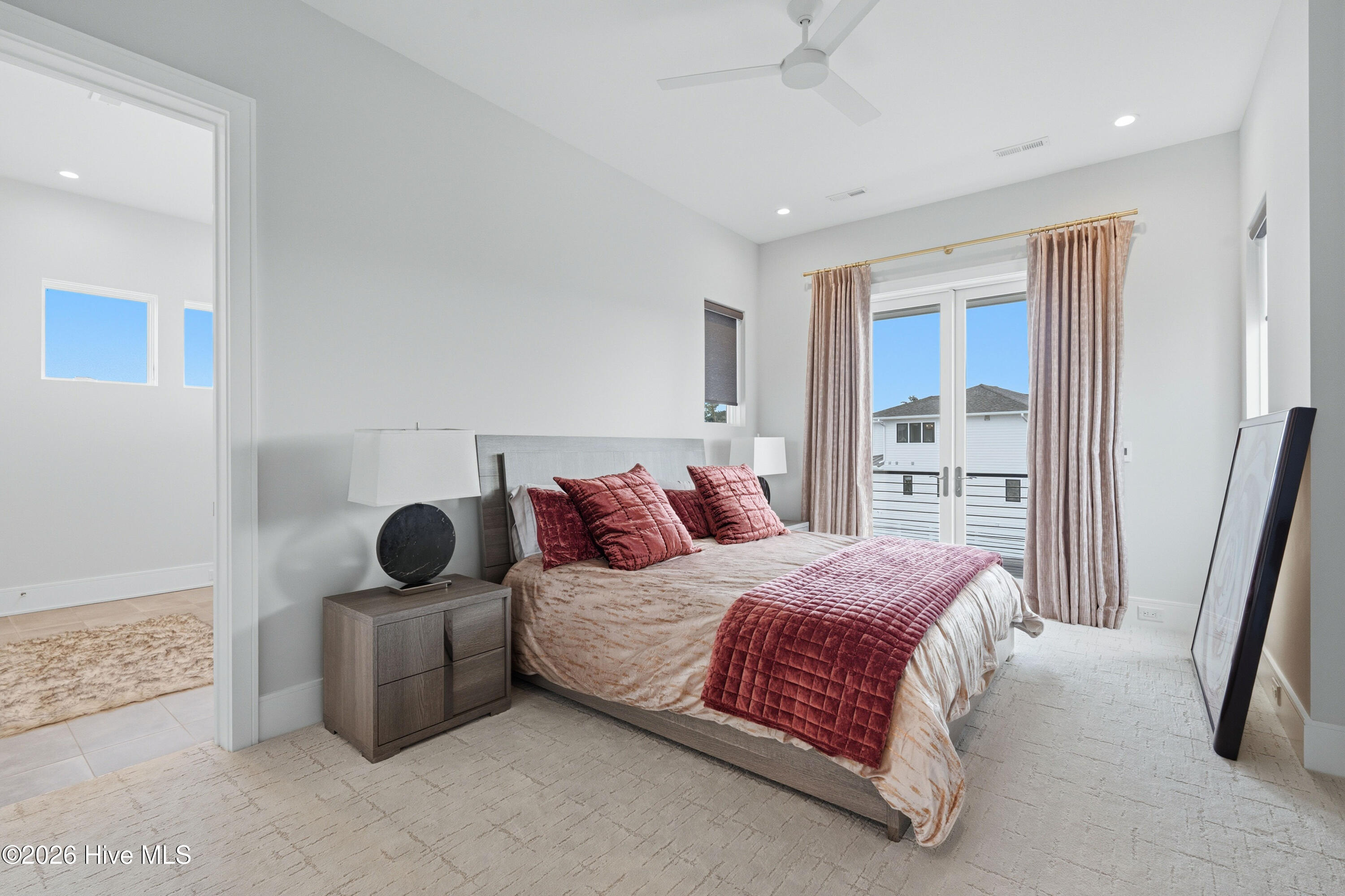 100567165 | Photo 52