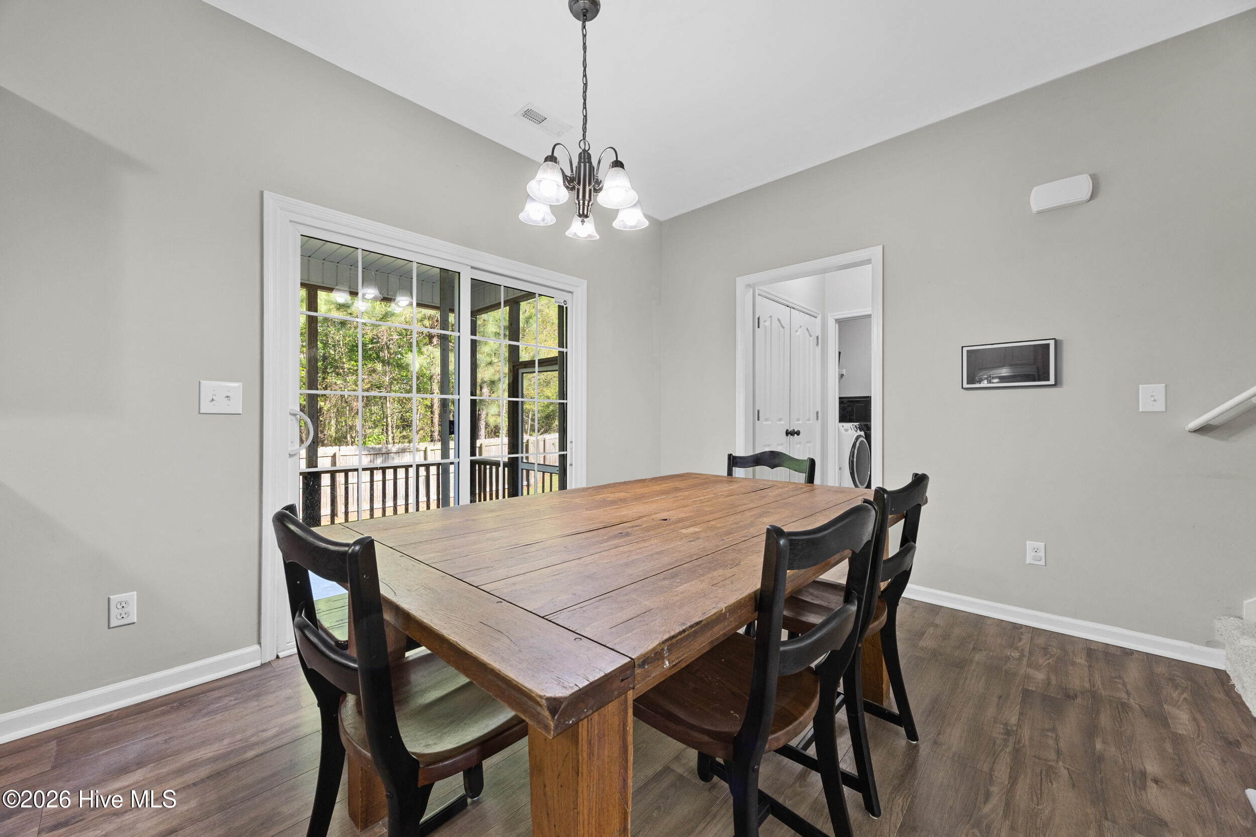 100567272 | Photo 16