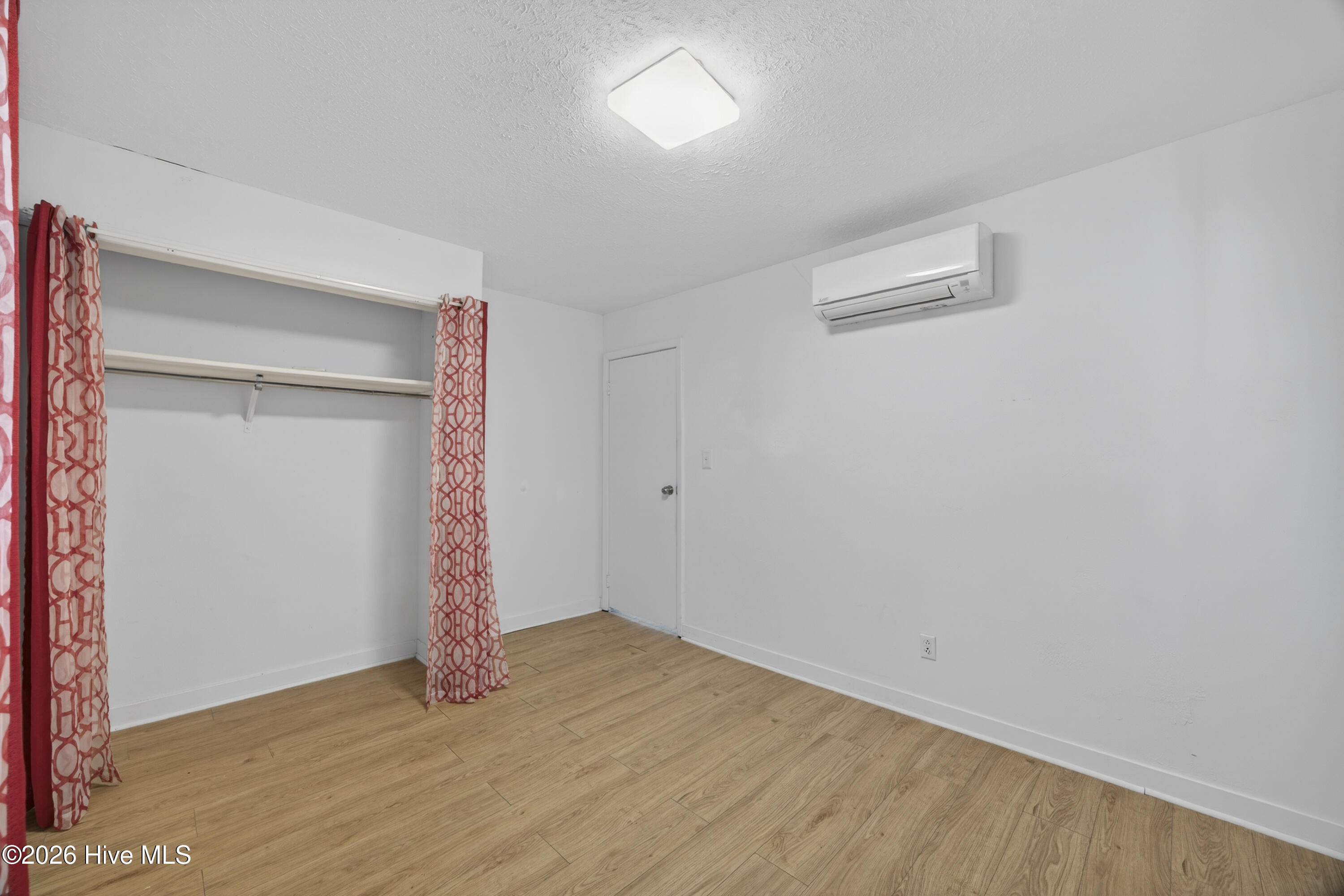 100536383 | Photo 15