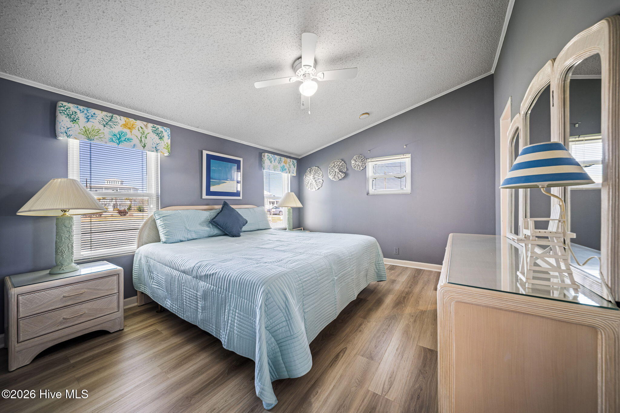 100561406 | Photo 39