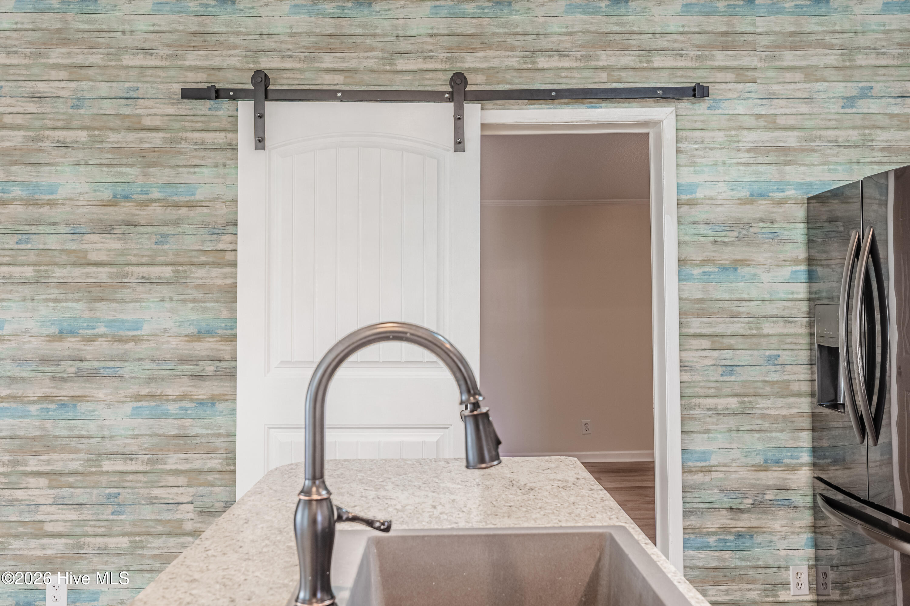 100555221 | Photo 15