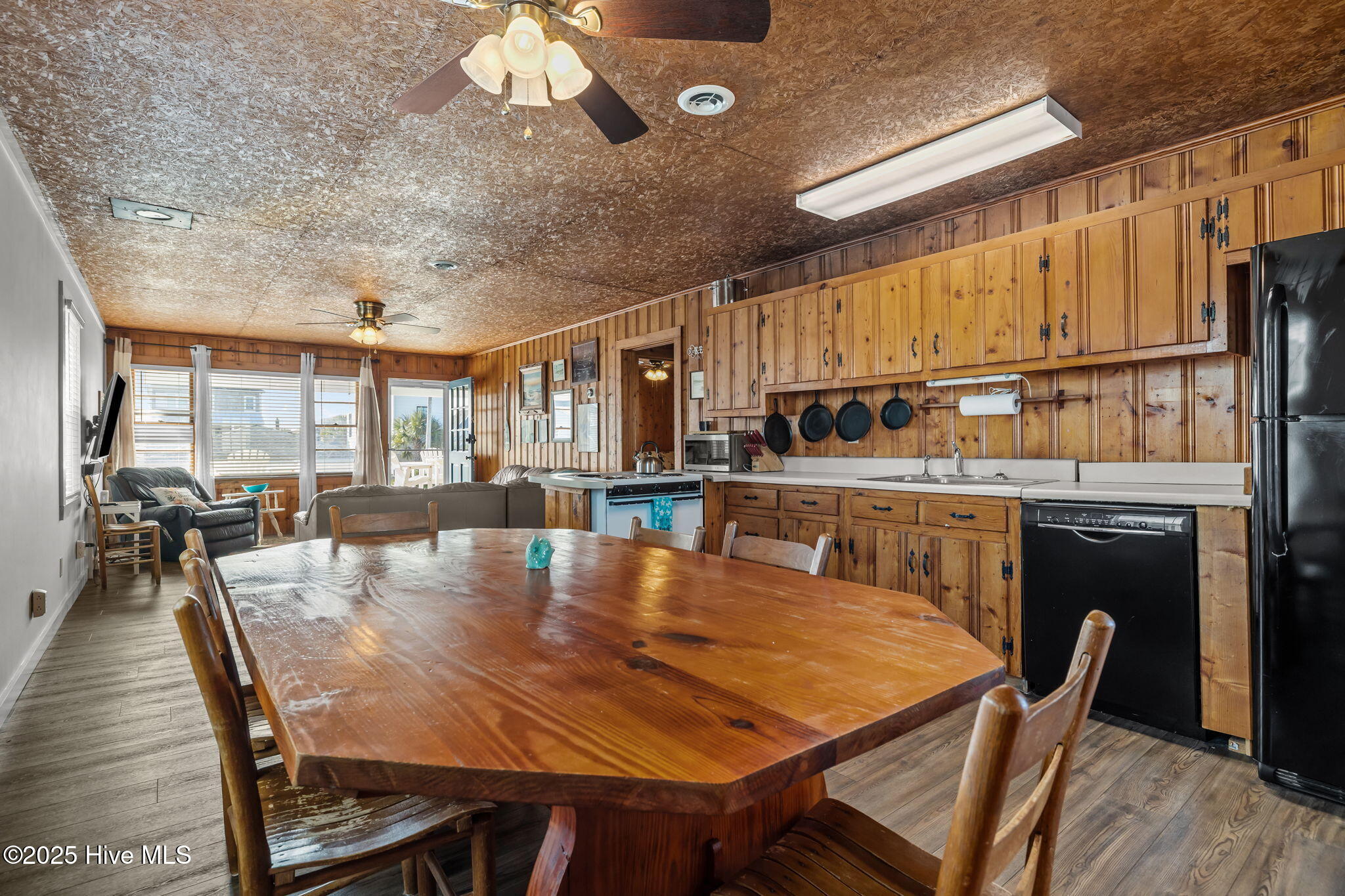 303 E Atlantic Boulevard, Atlantic Beach, NC, 28512