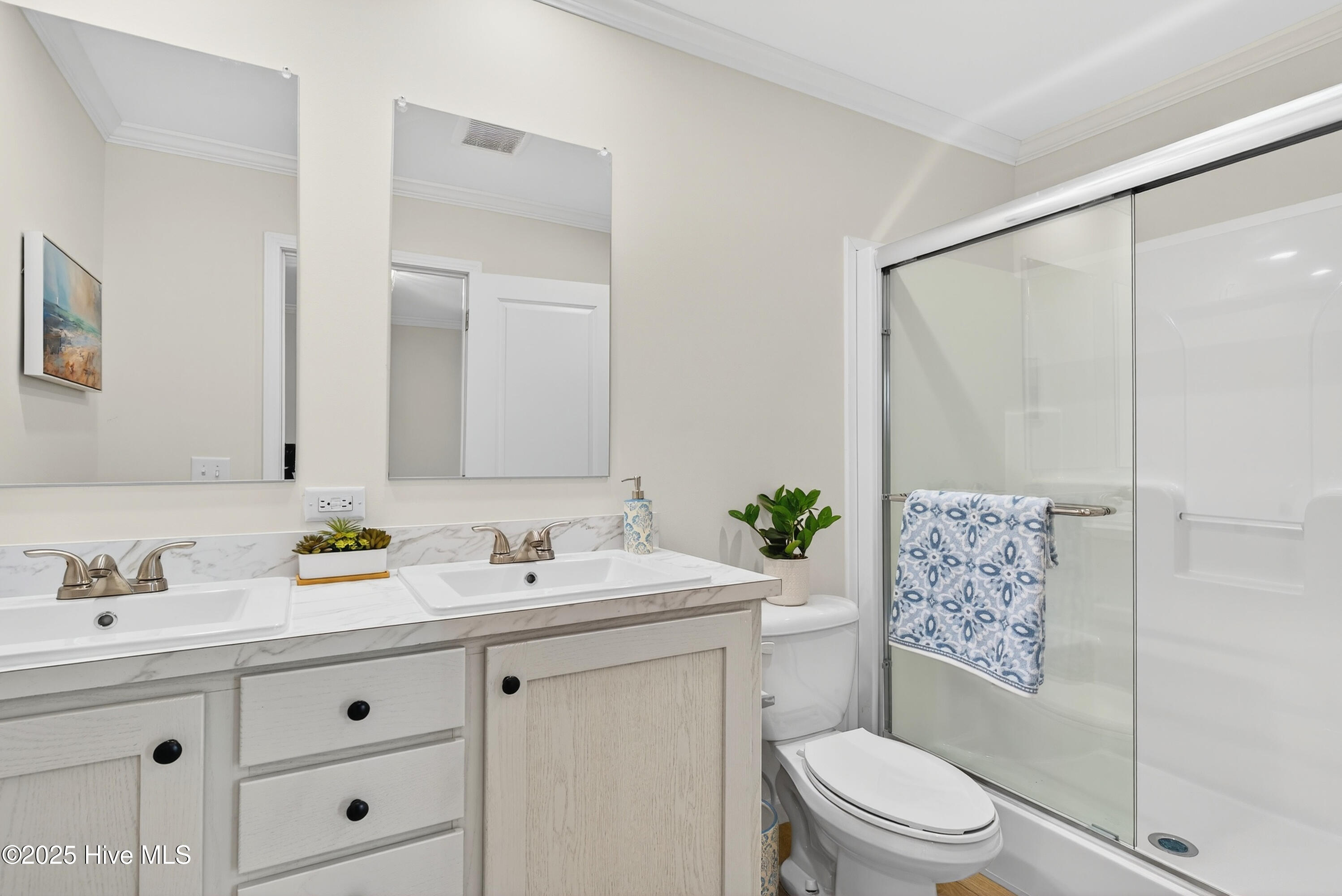 100542512 | Photo 34