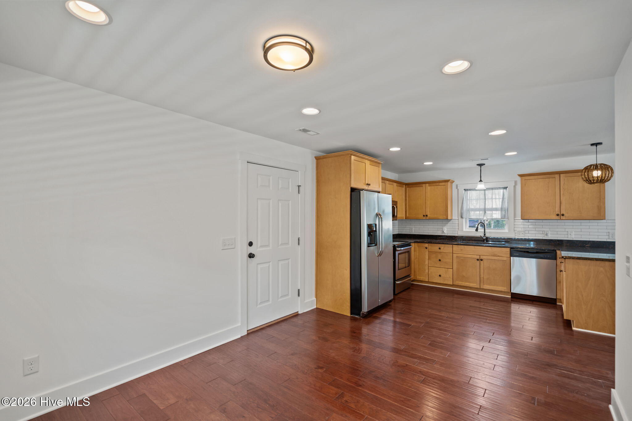 100559197 | Photo 22