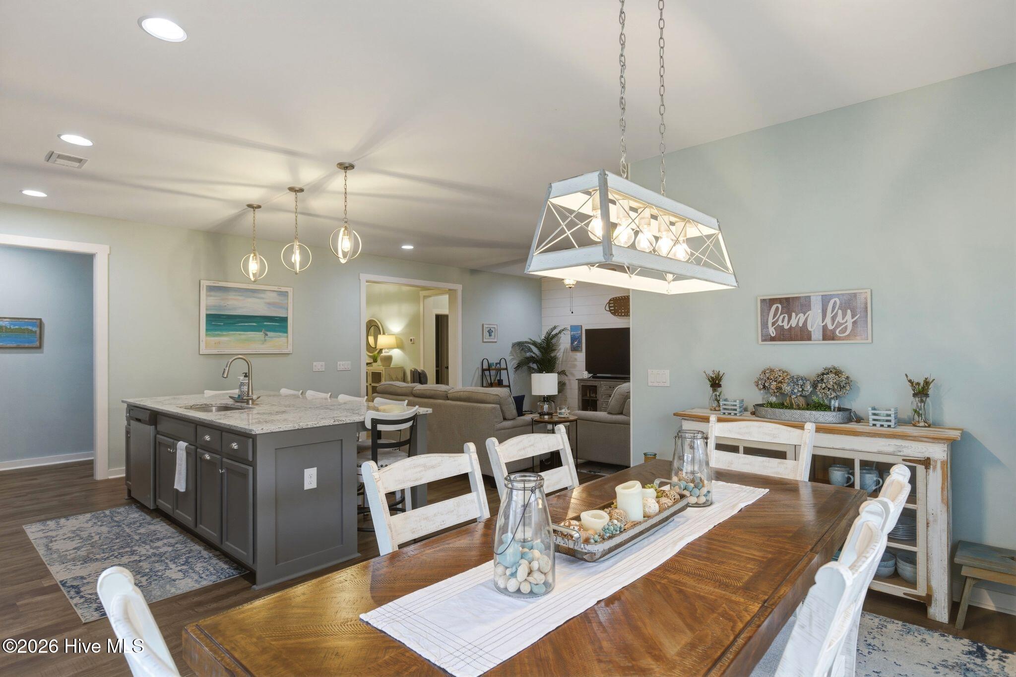 100560702 | Photo 41