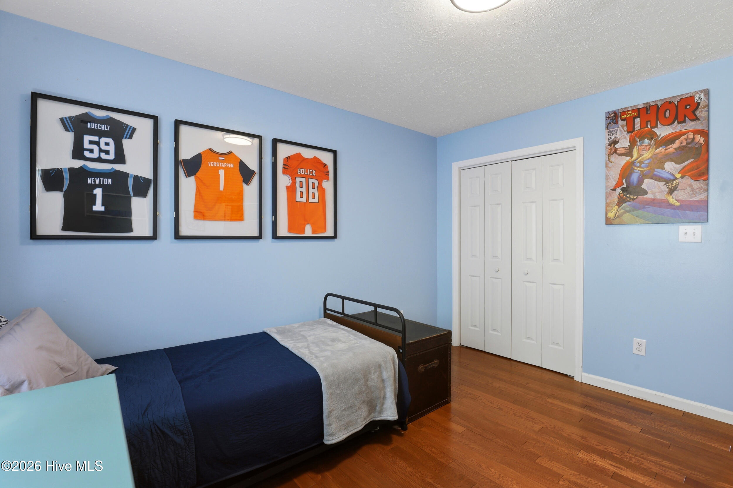 100563853 | Photo 25