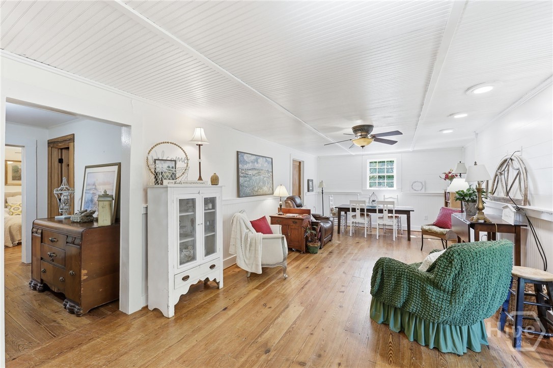 Gleaming heart of pine floors
