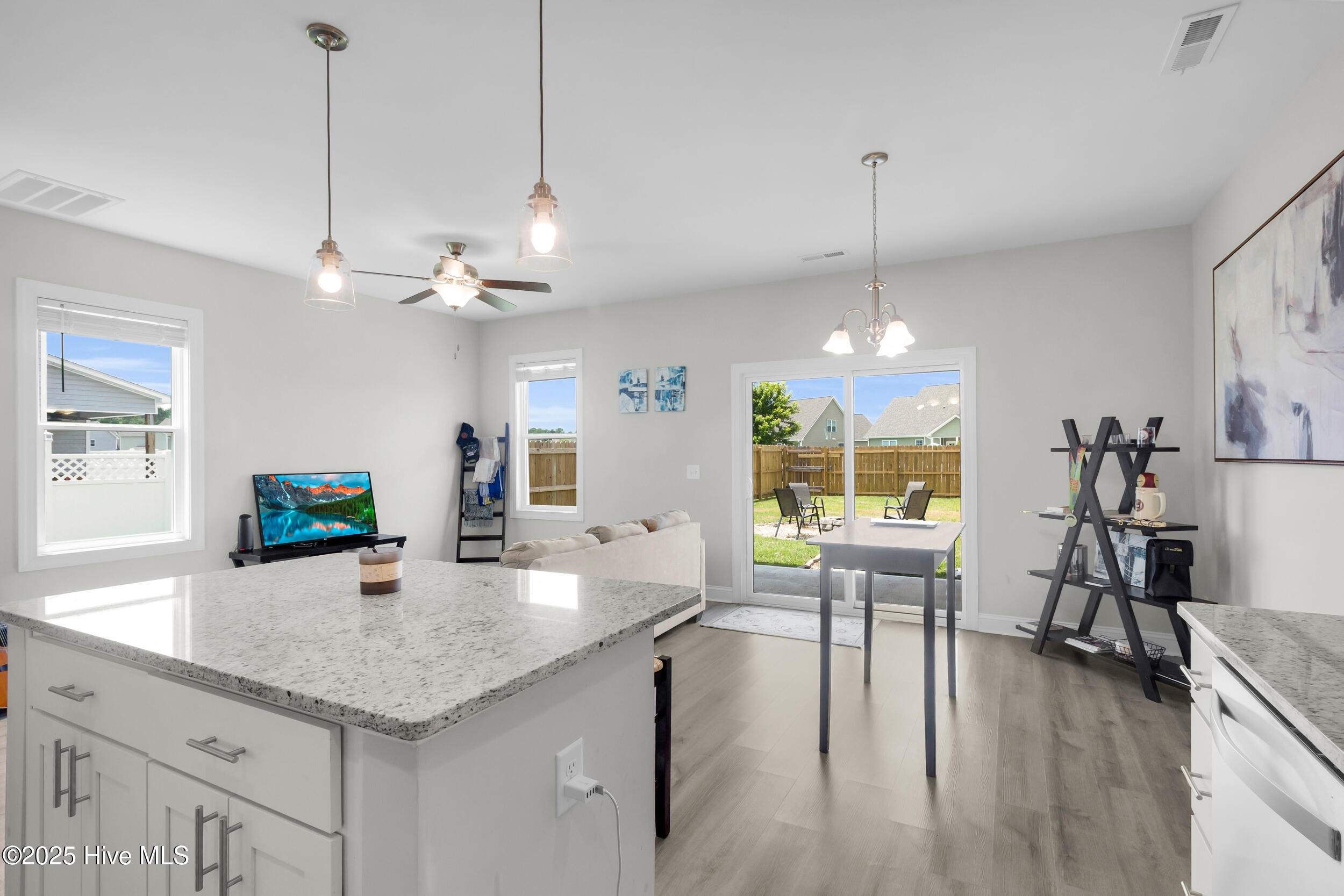 100546887 | Photo 17