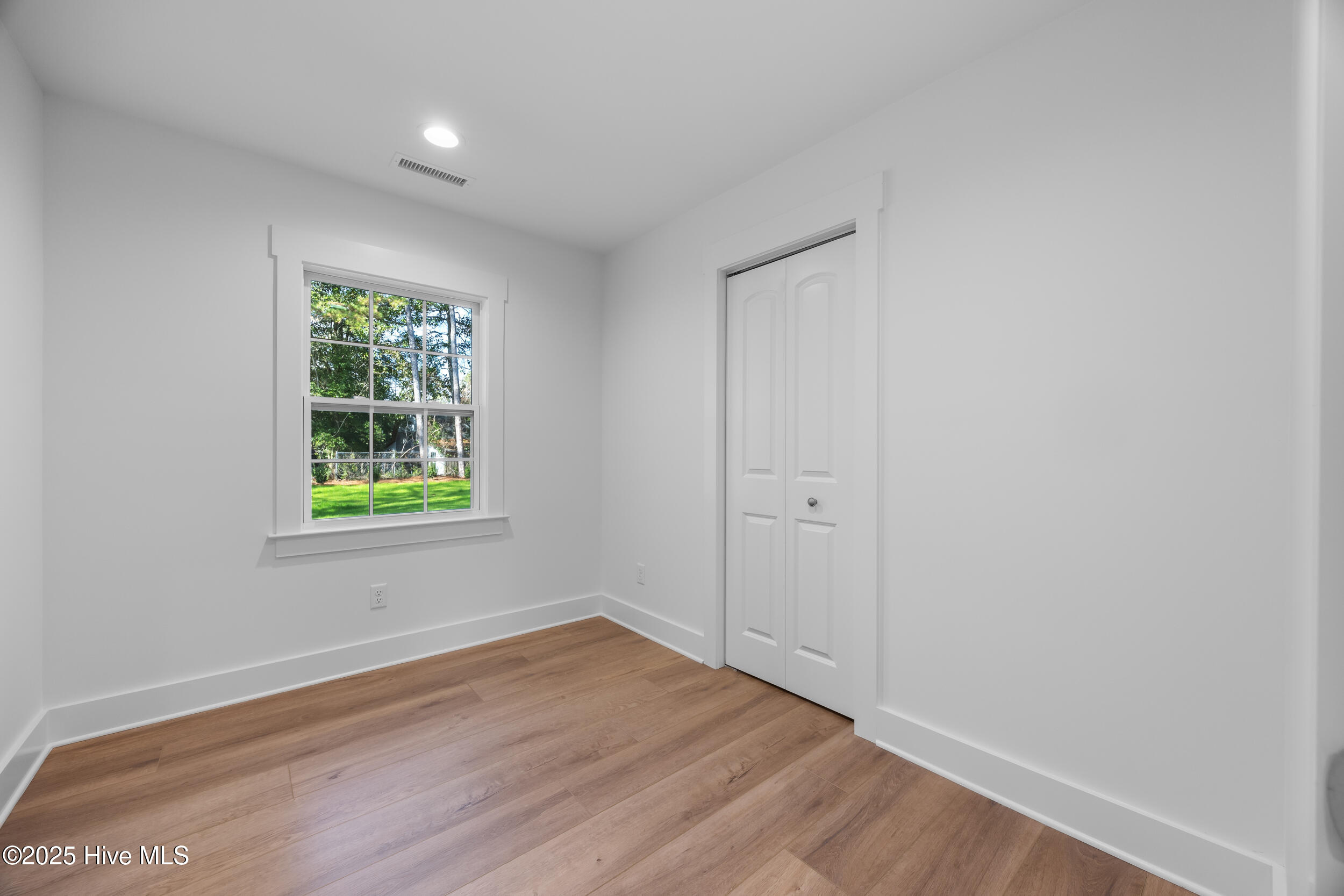 100544279 | Photo 22