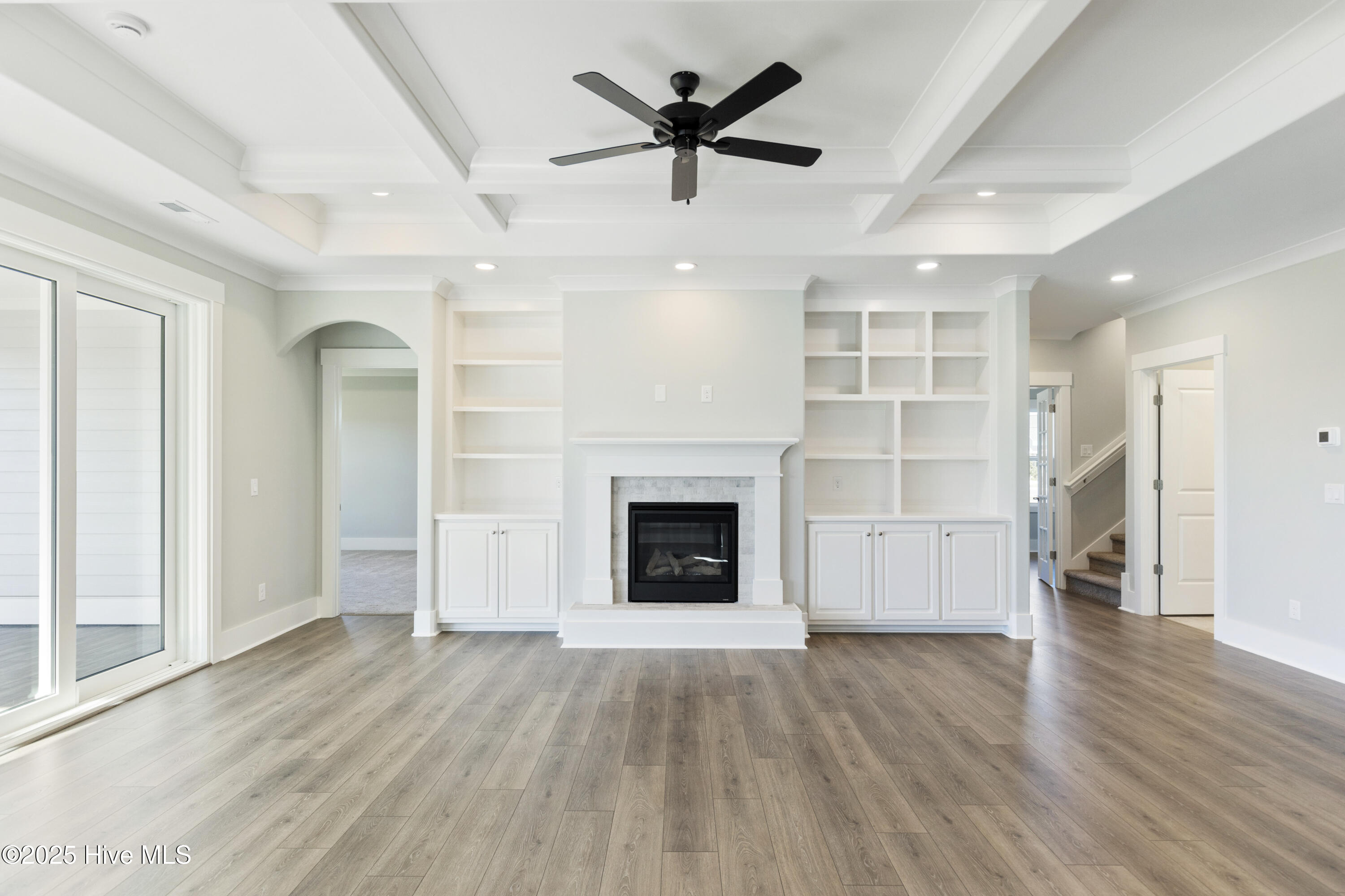 100557936 | Photo 11