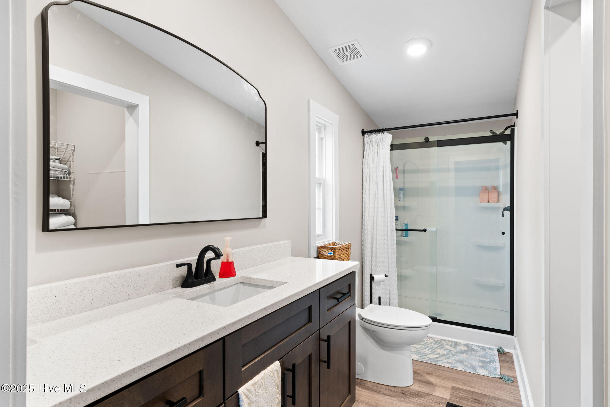 100545066 | Photo 22