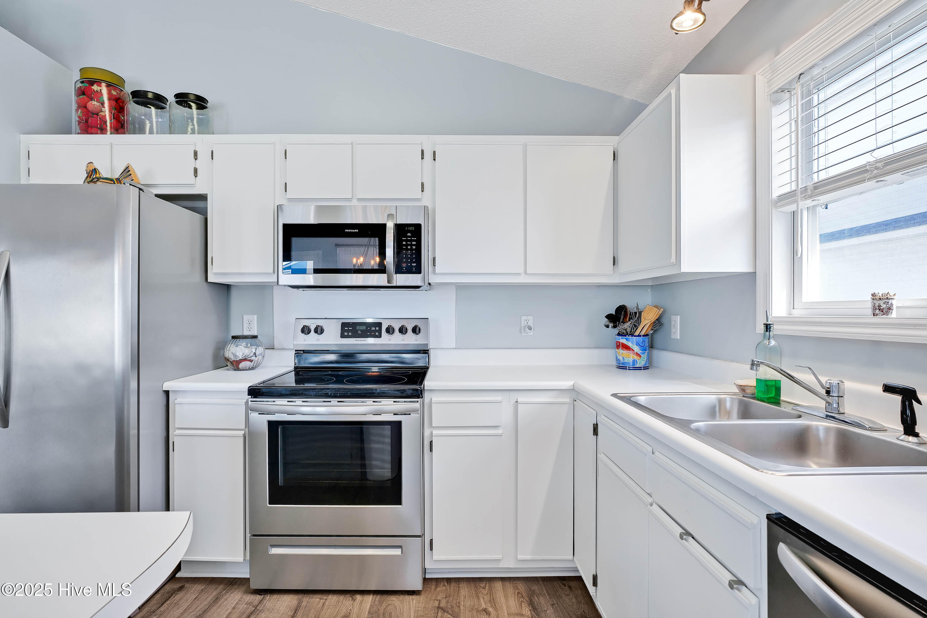 100543456 | Photo 18