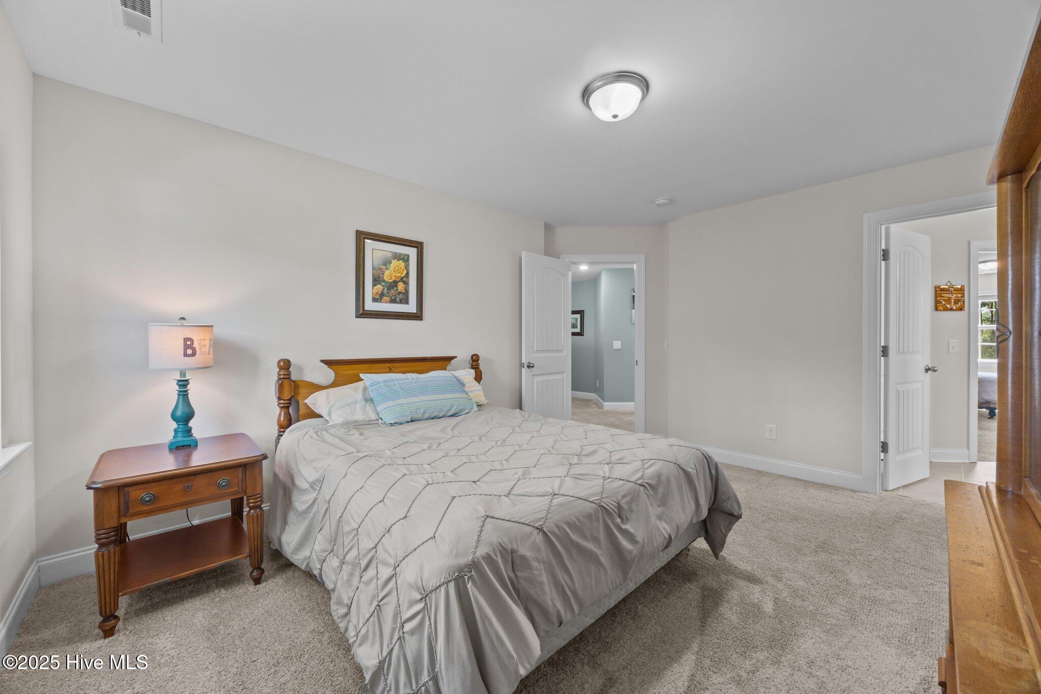 100518510 | Photo 37