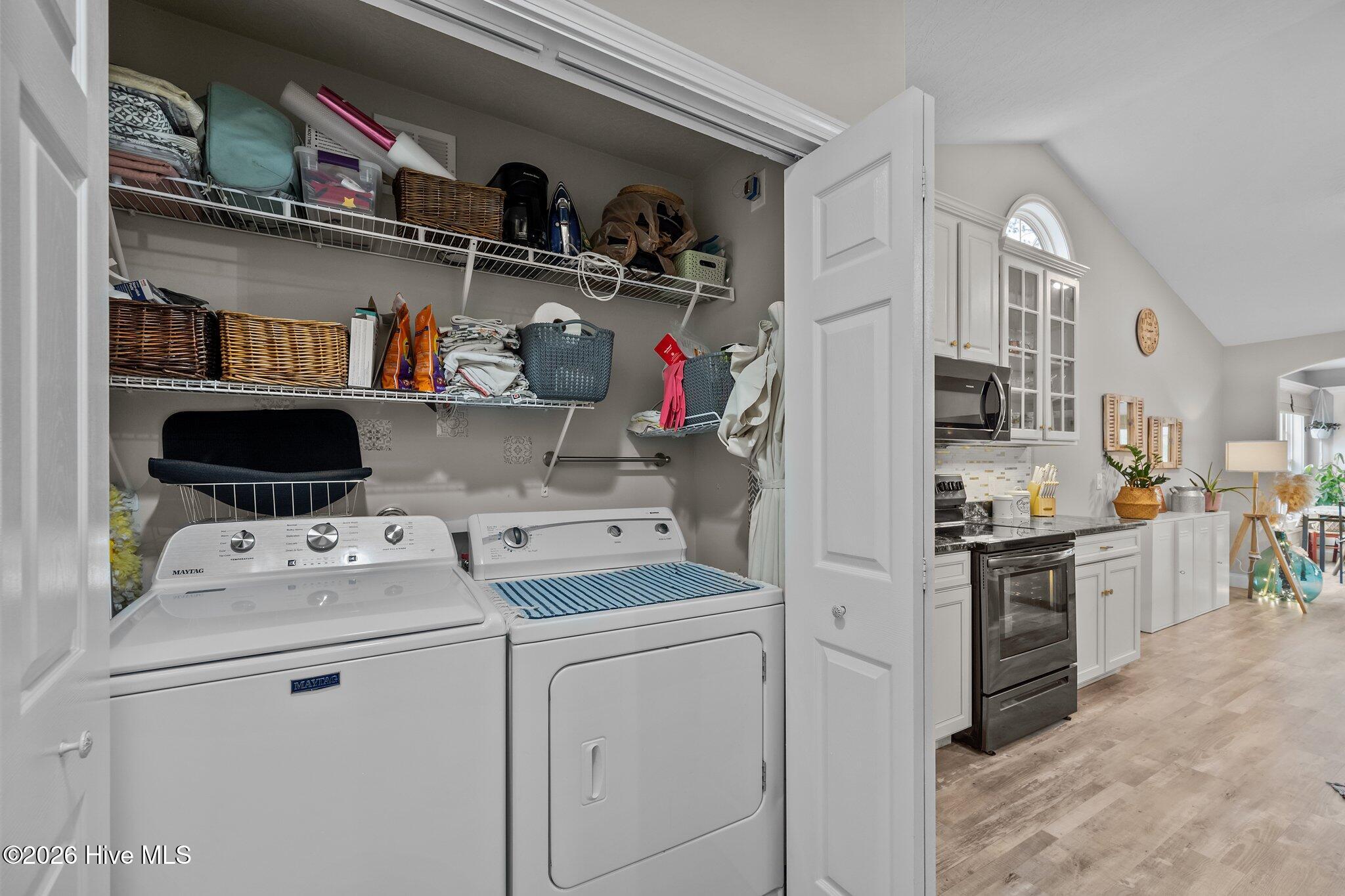 100566120 | Photo 21