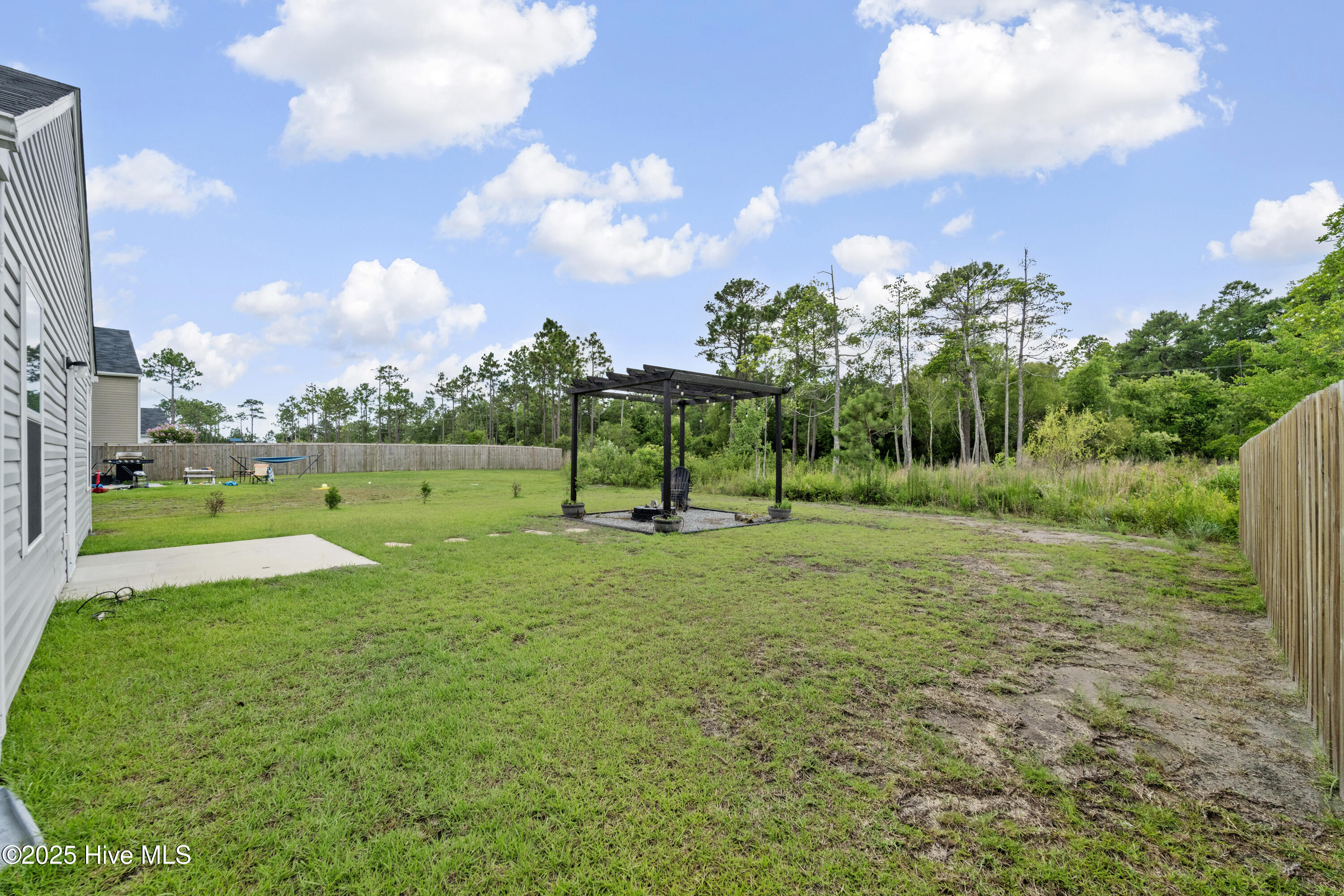 100548278 | Photo 15